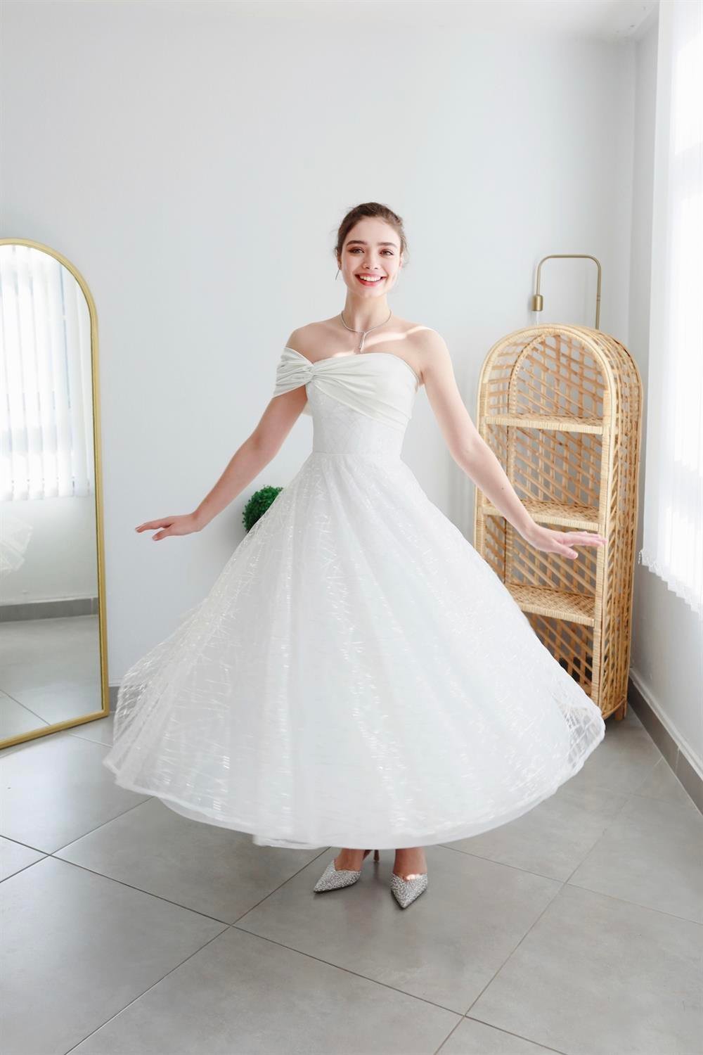 TheElsa | Kişiye Özel Üretim Abiye Elbise | Eva Beyaz Pullu Özel Tasarım Abiye ElbiseÖZEL ÜRETİM ELBİSEEva Beyaz Pullu Özel Tasarım Abiye Nikah Elbise