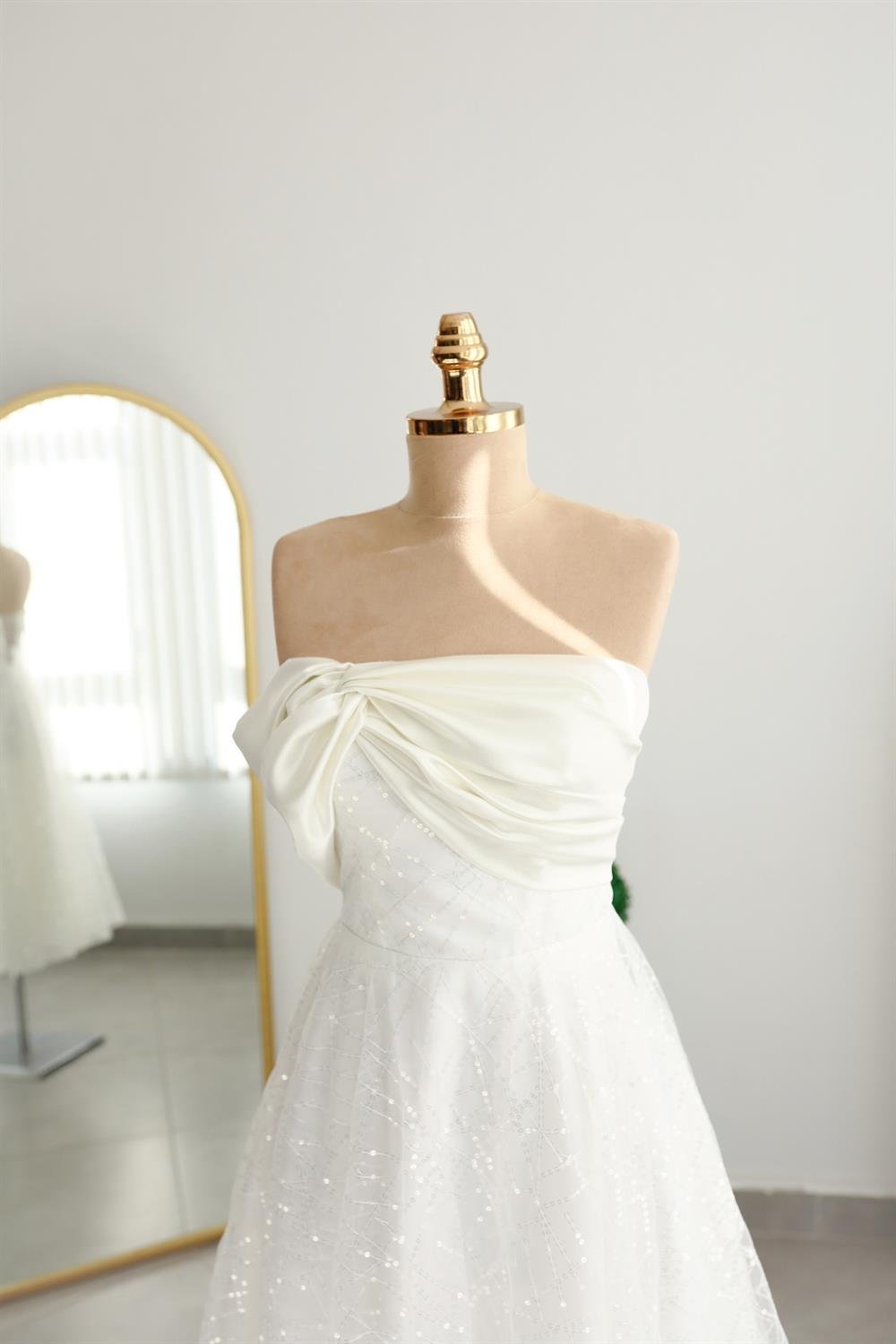 TheElsa | Kişiye Özel Üretim Abiye Elbise | Eva Beyaz Pullu Özel Tasarım Abiye ElbiseÖZEL ÜRETİM ELBİSEEva Beyaz Pullu Özel Tasarım Abiye Nikah Elbise