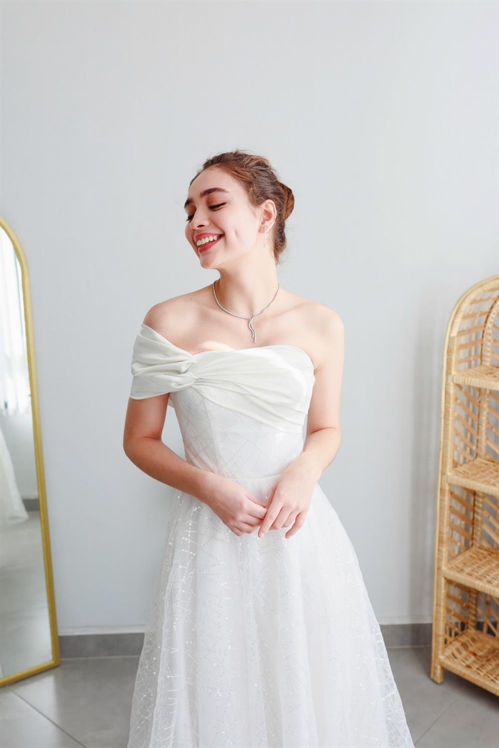 TheElsa | Kişiye Özel Üretim Abiye Elbise | Eva Beyaz Pullu Özel Tasarım Abiye ElbiseÖZEL ÜRETİM ELBİSEEva Beyaz Pullu Özel Tasarım Abiye Nikah Elbise