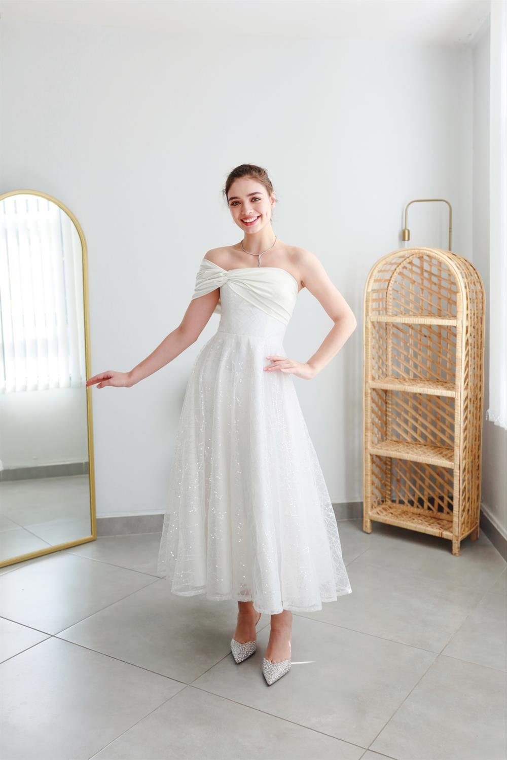 TheElsa | Kişiye Özel Üretim Abiye Elbise | Eva Beyaz Pullu Özel Tasarım Abiye ElbiseÖZEL ÜRETİM ELBİSEEva Beyaz Pullu Özel Tasarım Abiye Nikah Elbise