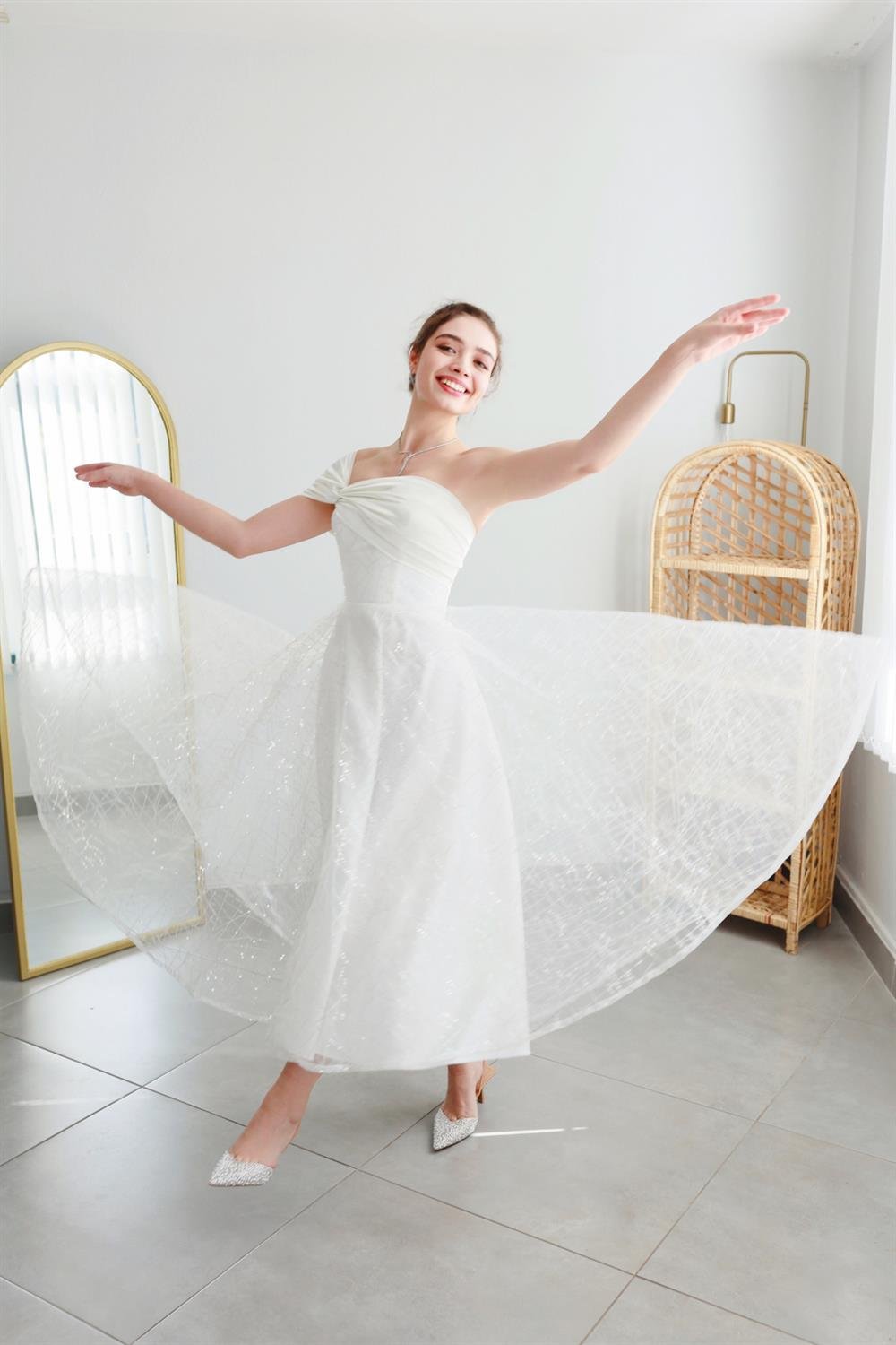 TheElsa | Kişiye Özel Üretim Abiye Elbise | Eva Beyaz Pullu Özel Tasarım Abiye ElbiseÖZEL ÜRETİM ELBİSEEva Beyaz Pullu Özel Tasarım Abiye Nikah Elbise