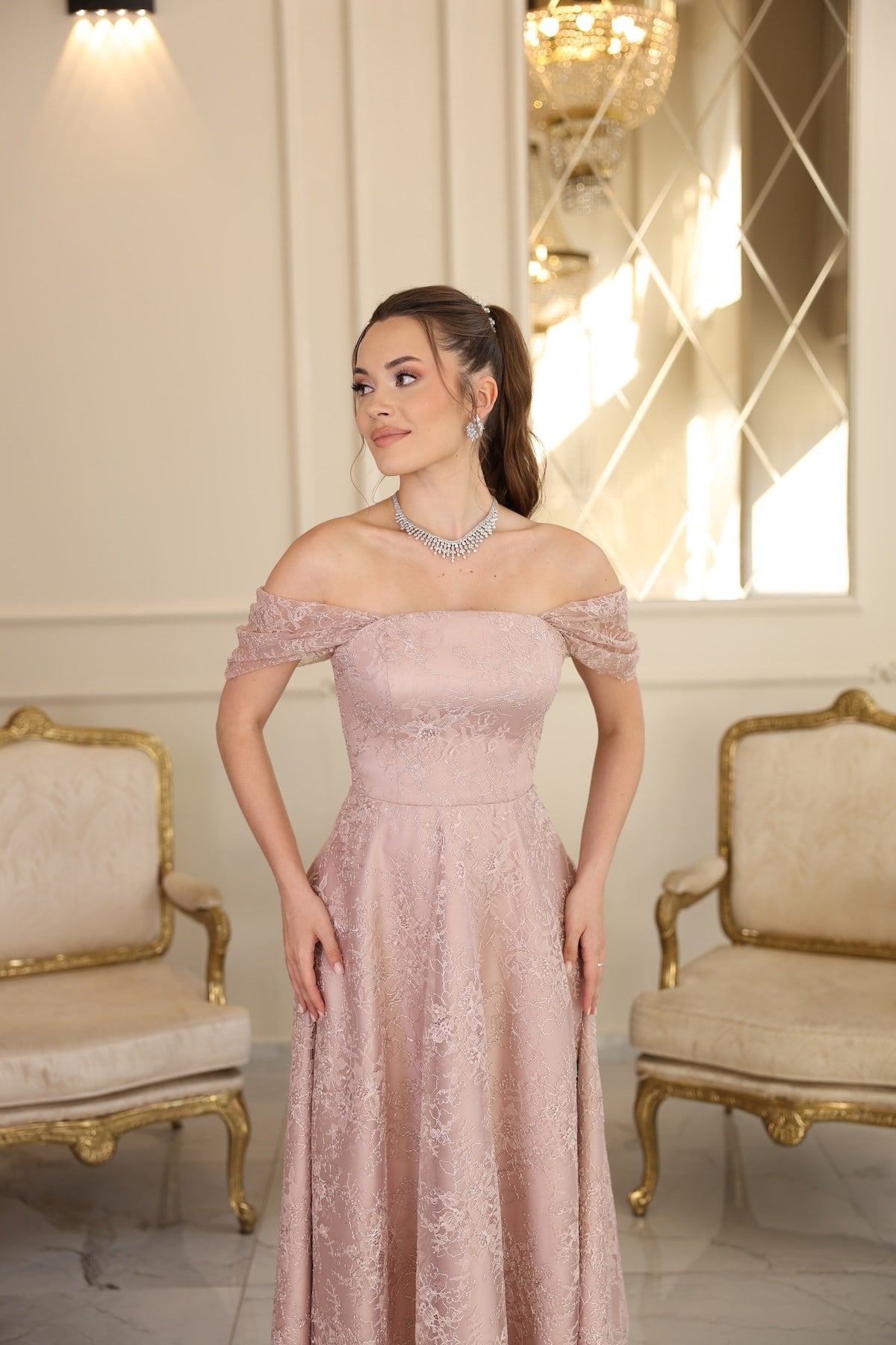 TheElsa | Galisia Prenses Pudra Pembe Dantel Özel Tasarım Abiye ElbiseRENKLİ DANTEL ELBİSELERGalisia Prenses Pudra Pembe Dantel Özel Tasarım Abiye Elbise