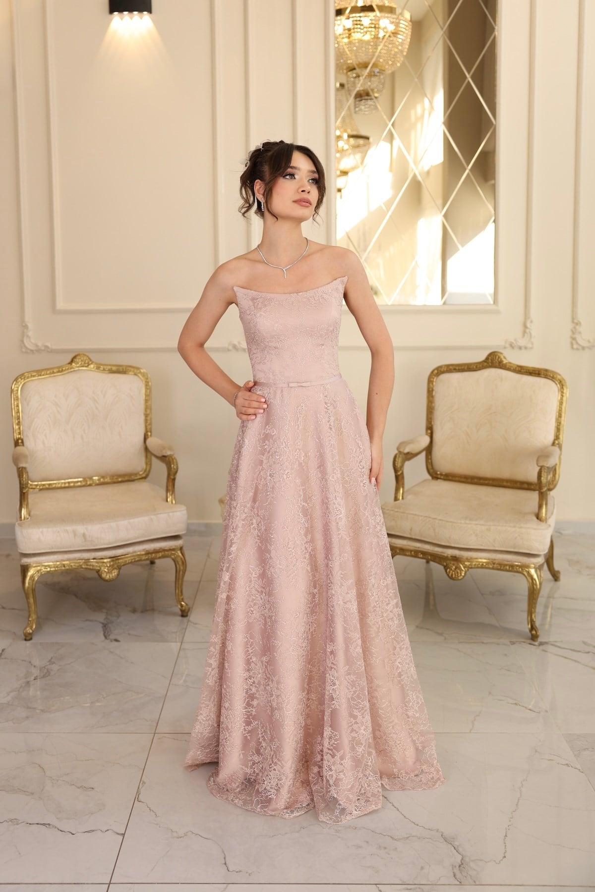 TheElsa | Galisia Prenses Pudra Pembe Maxi Dantel Özel Tasarım Abiye ElbiseRENKLİ DANTEL ELBİSELERGalisia Prenses Pudra Pembe Maxi  Dantel Özel Tasarım Abiye Elbise