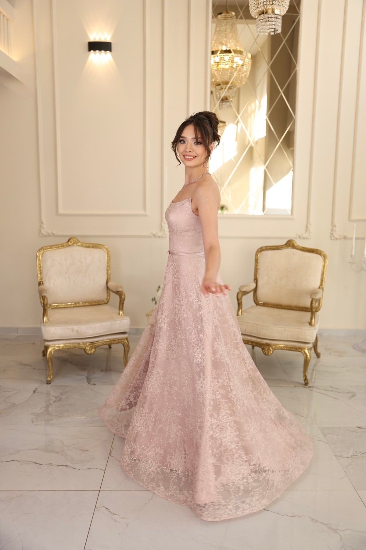 TheElsa | Galisia Prenses Pudra Pembe Maxi Dantel Özel Tasarım Abiye ElbiseRENKLİ DANTEL ELBİSELERGalisia Prenses Pudra Pembe Maxi  Dantel Özel Tasarım Abiye Elbise