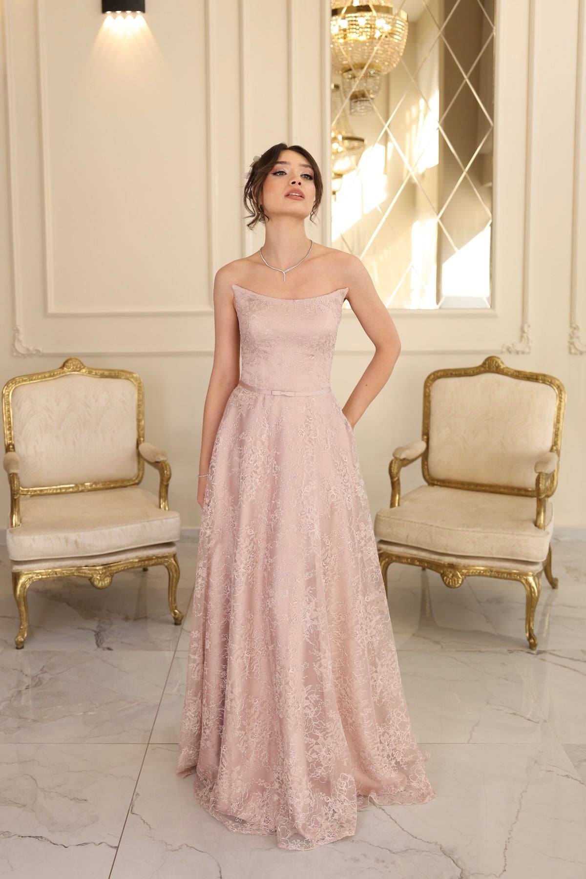 TheElsa | Galisia Prenses Pudra Pembe Maxi Dantel Özel Tasarım Abiye ElbiseRENKLİ DANTEL ELBİSELERGalisia Prenses Pudra Pembe Maxi  Dantel Özel Tasarım Abiye Elbise