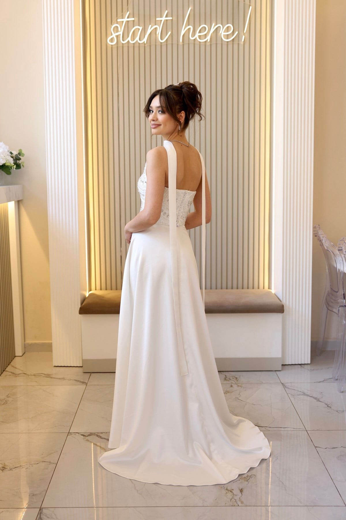 TheElsa | Hera Blair Beyaz Kloş Etek Dantel Nikah Nişan Söz ElbisesiÖZEL ÜRETİM TASARIM ELBİSELERHera Blair Beyaz Kloş Etek Dantel Nikah Nişan Söz Elbisesi