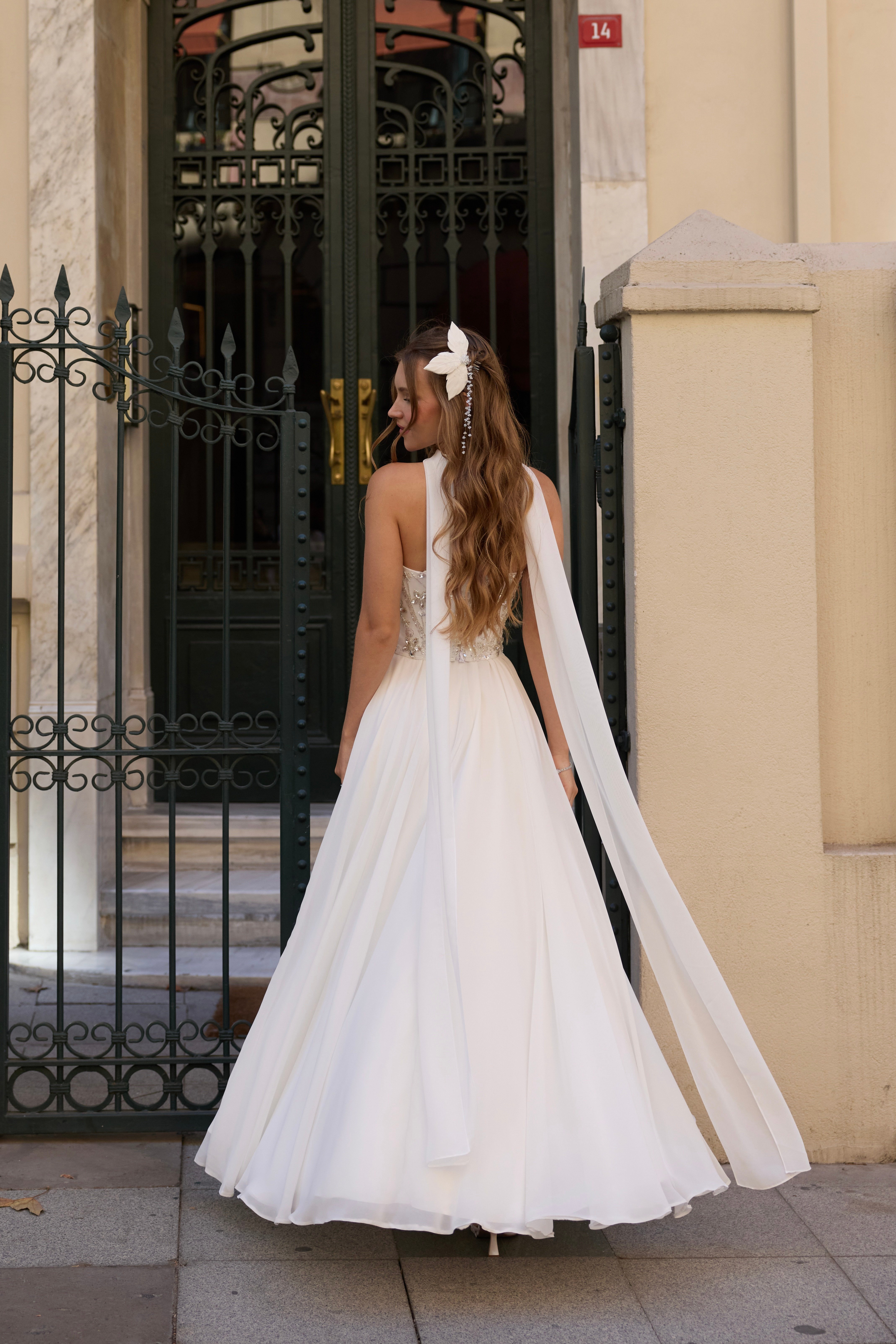 TheElsa | Hera Laura Oval Yaka Beyaz Şifon Korse Etek Nikah Nişan Söz ElbisesiBEYAZ DANTEL ELBİSELERHera Laura Oval Yaka Beyaz Şifon Korse Etek Nikah Nişan Söz Elbisesi