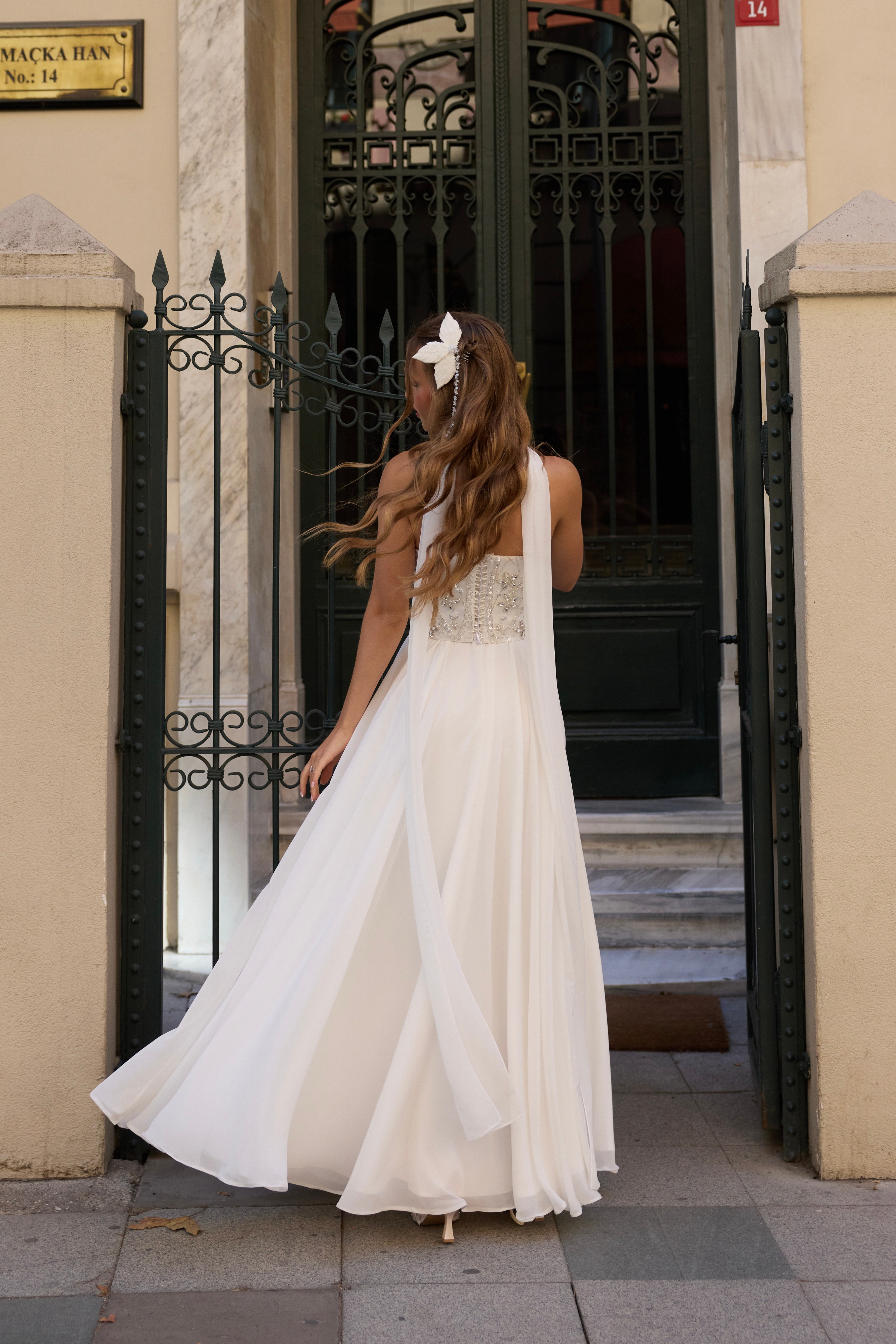TheElsa | Hera Laura Oval Yaka Beyaz Şifon Korse Etek Nikah Nişan Söz ElbisesiBEYAZ DANTEL ELBİSELERHera Laura Oval Yaka Beyaz Şifon Korse Etek Nikah Nişan Söz Elbisesi