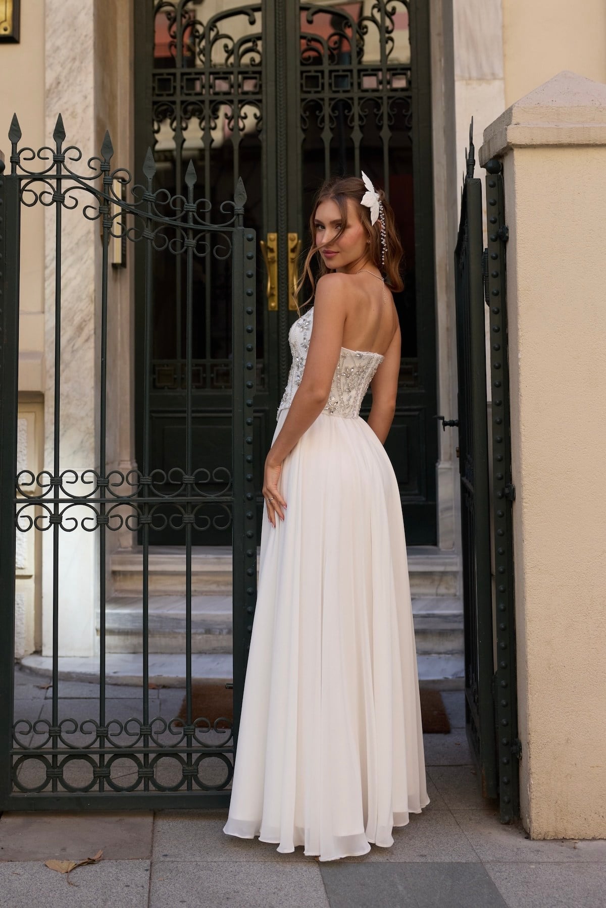TheElsa | Hera Laura Oval Yaka Beyaz Şifon Korse Etek Nikah Nişan Söz ElbisesiBEYAZ DANTEL ELBİSELERHera Laura Oval Yaka Beyaz Şifon Korse Etek Nikah Nişan Söz Elbisesi