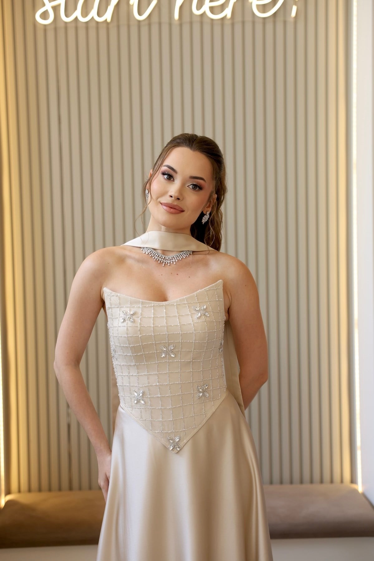 TheElsa | Hera Vesper Bej Kloş Etek Dantel Nikah Nişan Söz ElbisesiBEYAZ DANTEL ELBİSELERHera Vesper Bej Kloş Etek Dantel Nikah Nişan Söz Elbisesi