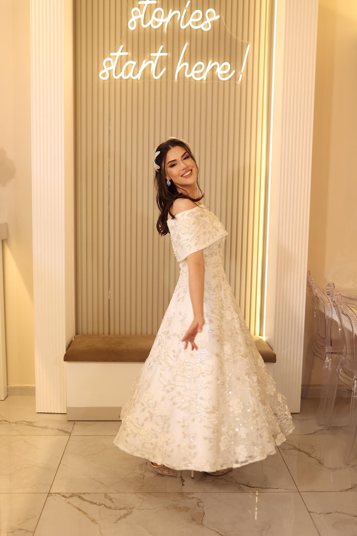 TheElsa | KALİNA BEYAZ PRENSESDANTEL ELBİSELERKalina Beyaz Prenses Çiçekli Özel Tasarım Dantel Nişan Nikah Elbise