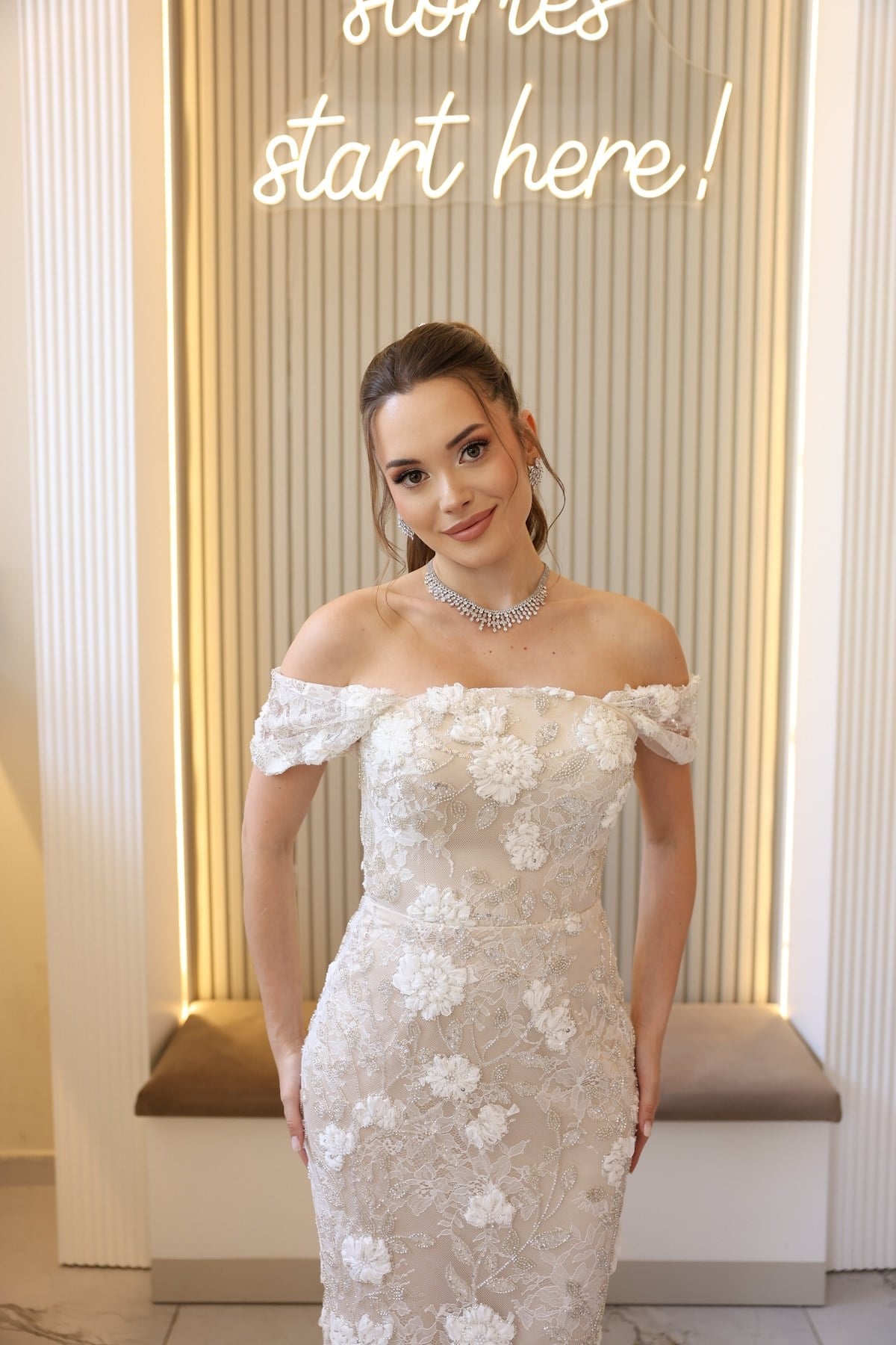 TheElsa | Kalina Kalem Bej Beyaz Dantel Nikah Nişan Söz ElbisesiBEYAZ DANTEL ELBİSELERKalina Kalem Bej Beyaz Dantel Nikah Nişan Söz Elbisesi