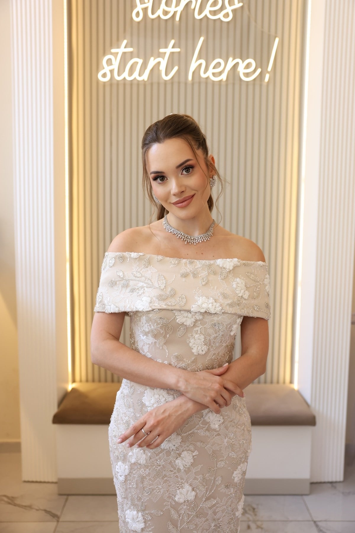 TheElsa | Kalina Kalem Bej Beyaz Dantel Nikah Nişan Söz ElbisesiBEYAZ DANTEL ELBİSELERKalina Kalem Bej Beyaz Dantel Nikah Nişan Söz Elbisesi