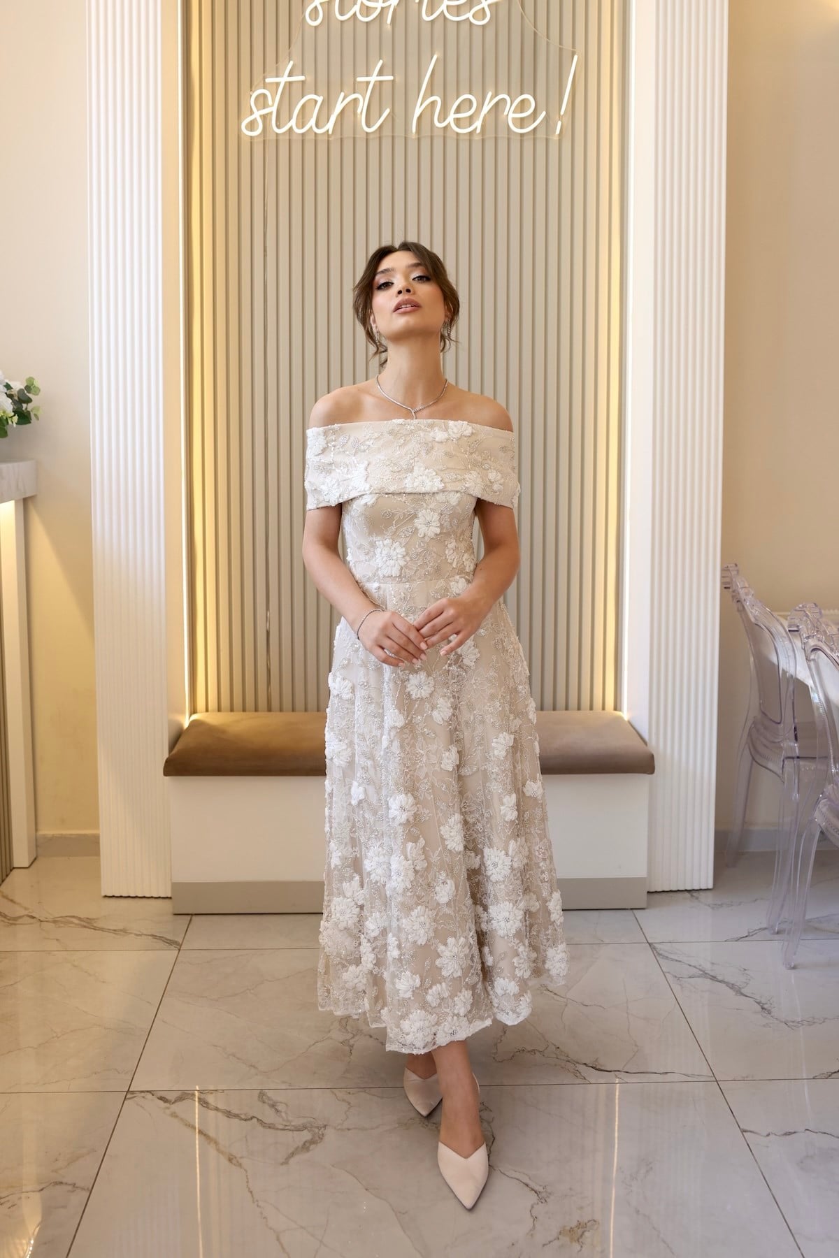 TheElsa | Kalina Prenses Bej Beyaz Dantel Nikah Nişan Söz ElbisesiBEYAZ DANTEL ELBİSELERKalina Prenses Bej Beyaz Dantel Nikah Nişan Söz Elbisesi