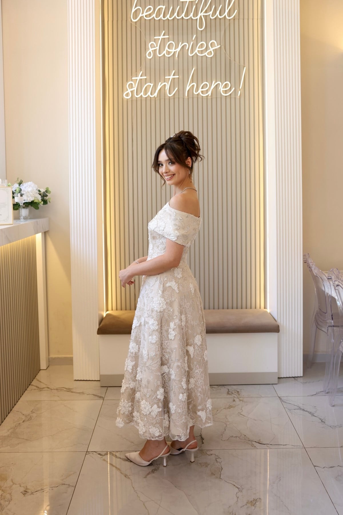 TheElsa | Kalina Prenses Bej Beyaz Dantel Nikah Nişan Söz ElbisesiBEYAZ DANTEL ELBİSELERKalina Prenses Bej Beyaz Dantel Nikah Nişan Söz Elbisesi