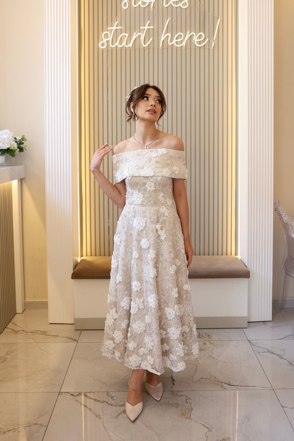 TheElsa | Kalina Prenses Bej Beyaz Dantel Nikah Nişan Söz ElbisesiBEYAZ DANTEL ELBİSELERKalina Prenses Bej Beyaz Dantel Nikah Nişan Söz Elbisesi