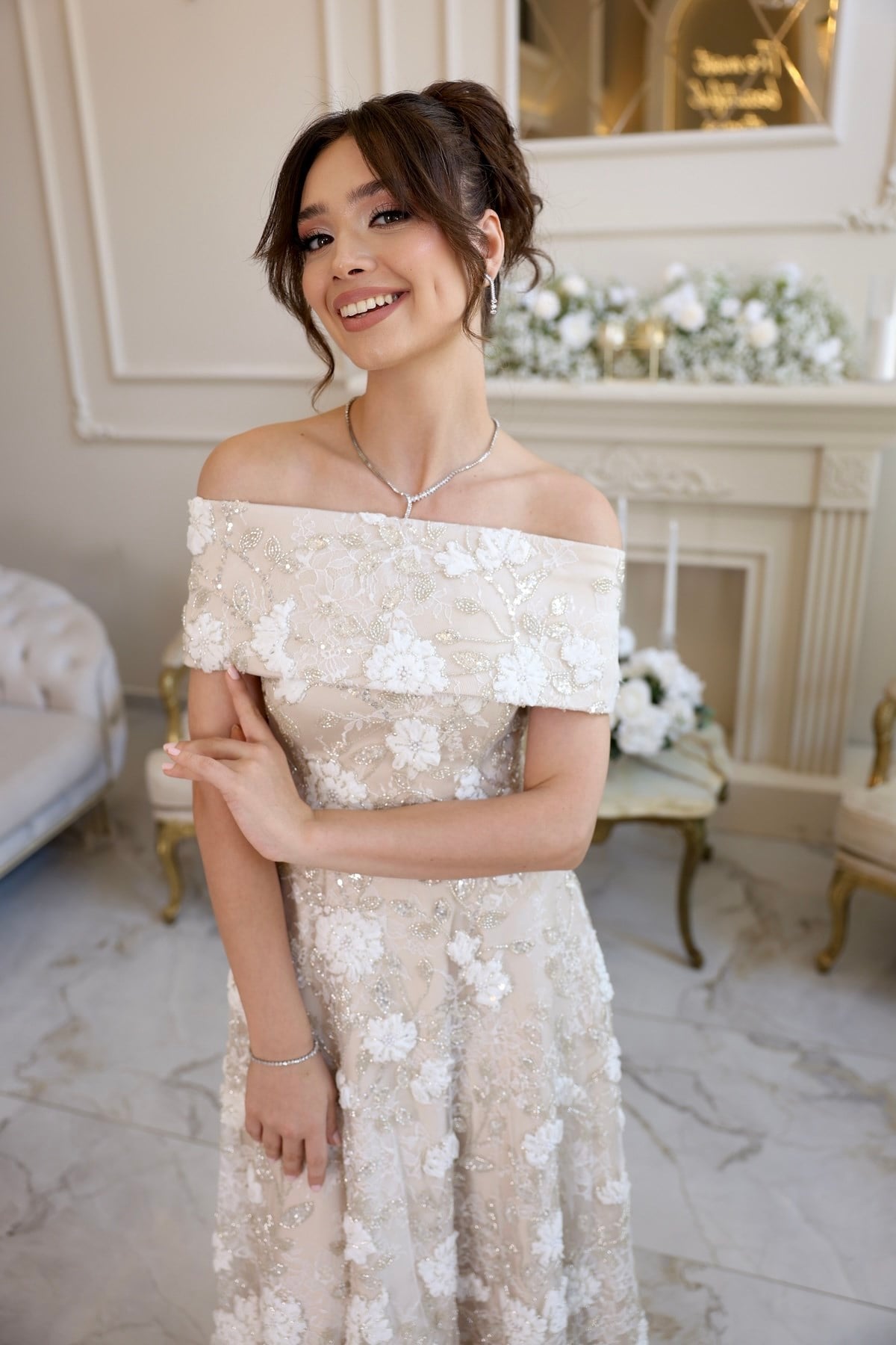 TheElsa | Kalina Prenses Bej Beyaz Dantel Nikah Nişan Söz ElbisesiBEYAZ DANTEL ELBİSELERKalina Prenses Bej Beyaz Dantel Nikah Nişan Söz Elbisesi