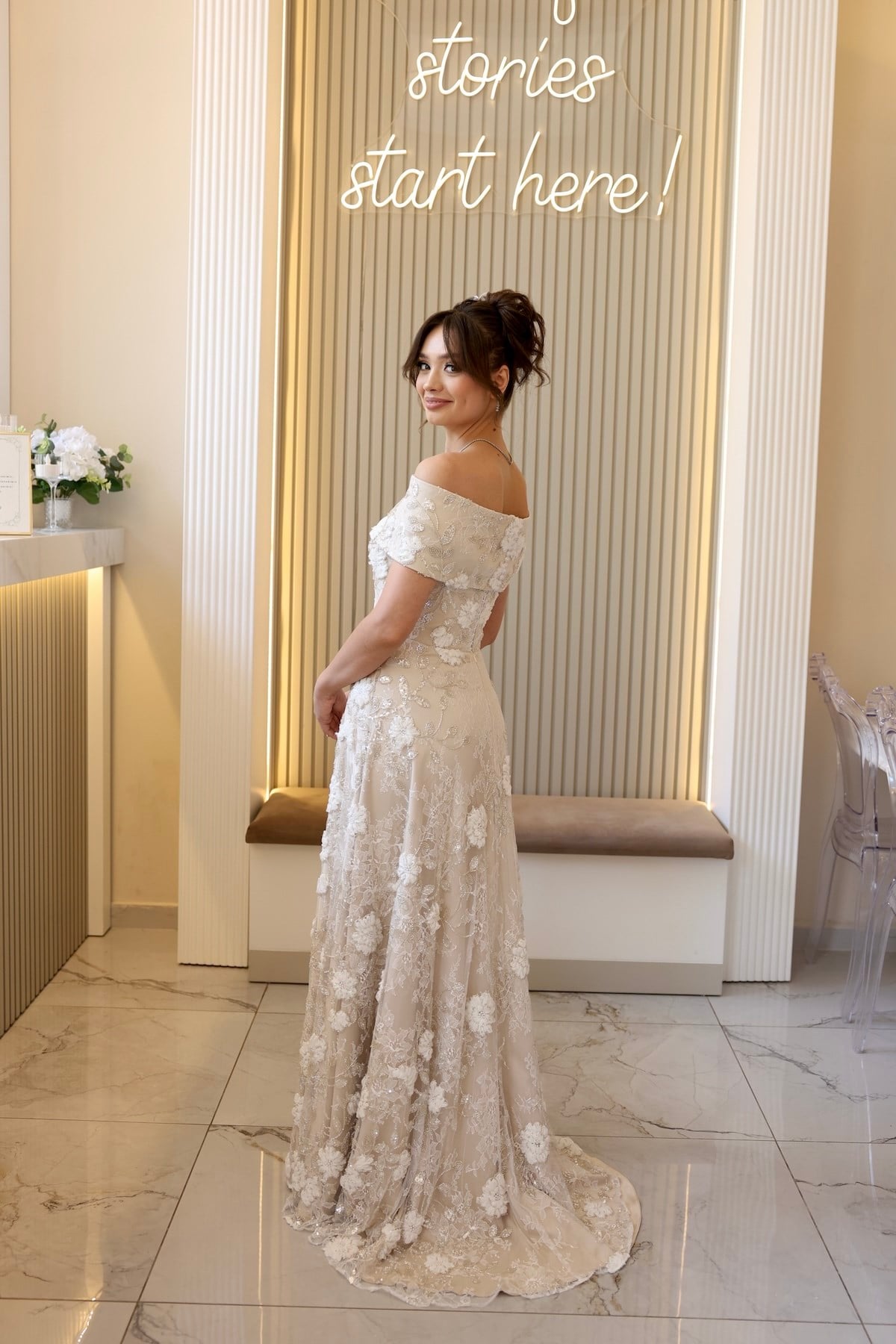 TheElsa | Kalina Prenses Bej Beyaz Maxi Dantel Nikah Nişan Söz ElbisesiBEYAZ DANTEL ELBİSELERKalina Prenses Bej Beyaz Maxi Dantel Nikah Nişan Söz Elbisesi