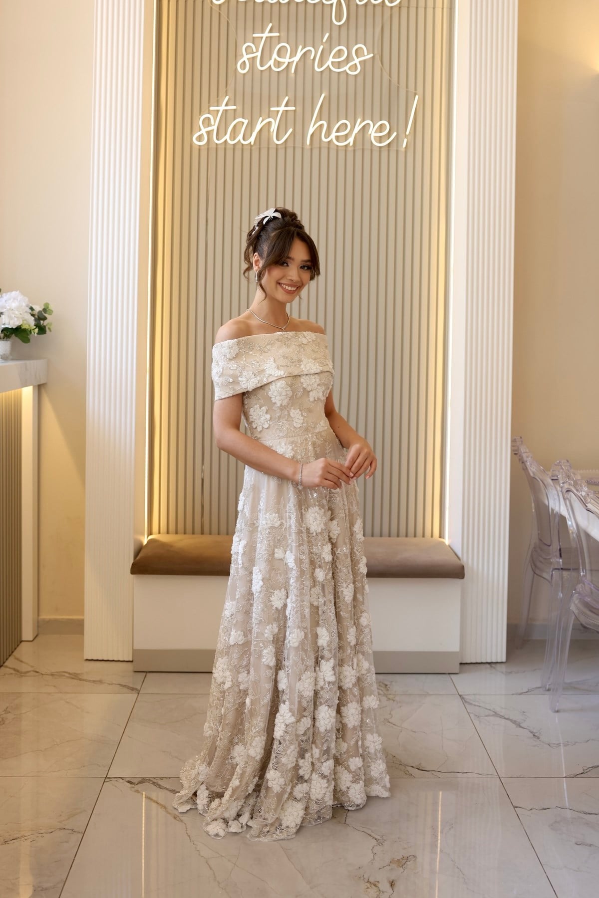 TheElsa | Kalina Prenses Bej Beyaz Maxi Dantel Nikah Nişan Söz ElbisesiBEYAZ DANTEL ELBİSELERKalina Prenses Bej Beyaz Maxi Dantel Nikah Nişan Söz Elbisesi