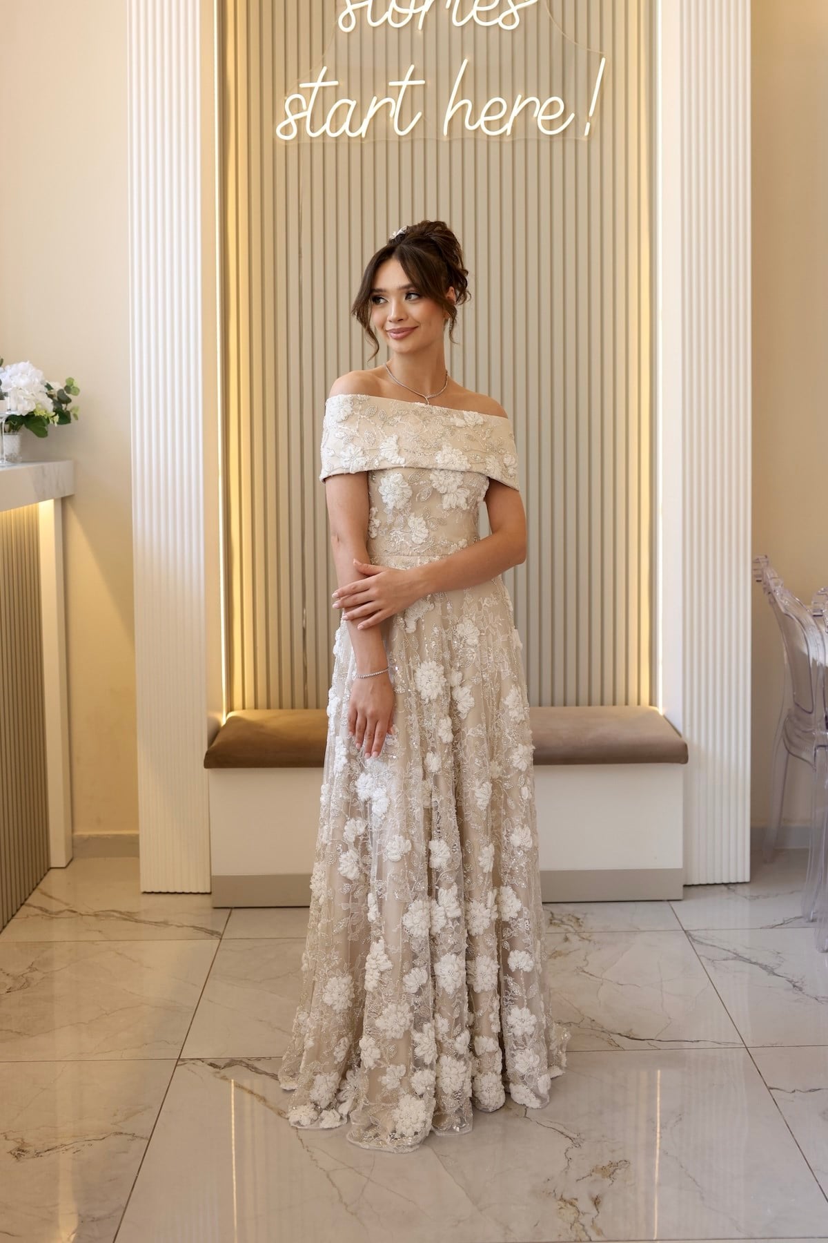TheElsa | Kalina Prenses Bej Beyaz Maxi Dantel Nikah Nişan Söz ElbisesiBEYAZ DANTEL ELBİSELERKalina Prenses Bej Beyaz Maxi Dantel Nikah Nişan Söz Elbisesi