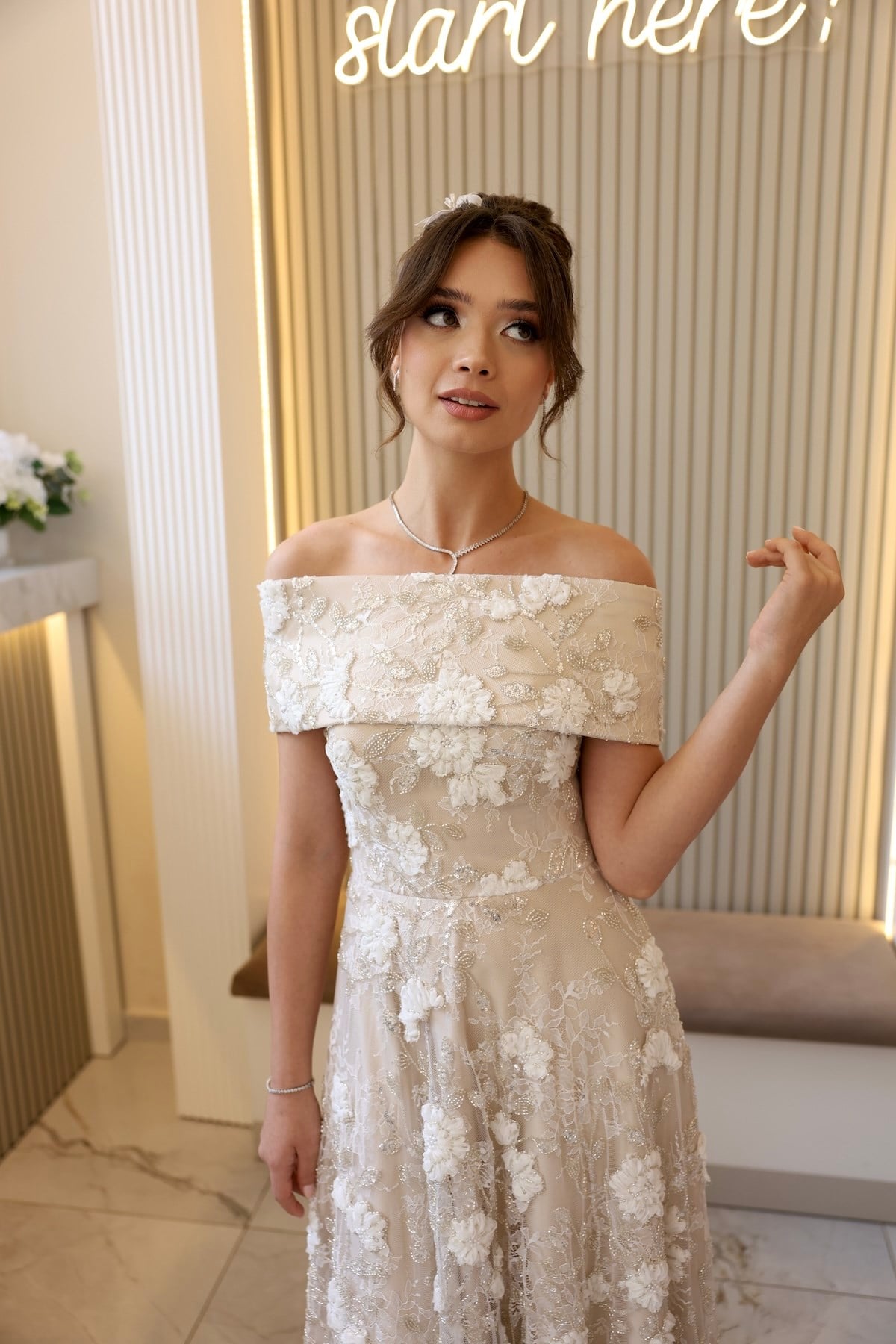 TheElsa | Kalina Prenses Bej Beyaz Maxi Dantel Nikah Nişan Söz ElbisesiBEYAZ DANTEL ELBİSELERKalina Prenses Bej Beyaz Maxi Dantel Nikah Nişan Söz Elbisesi