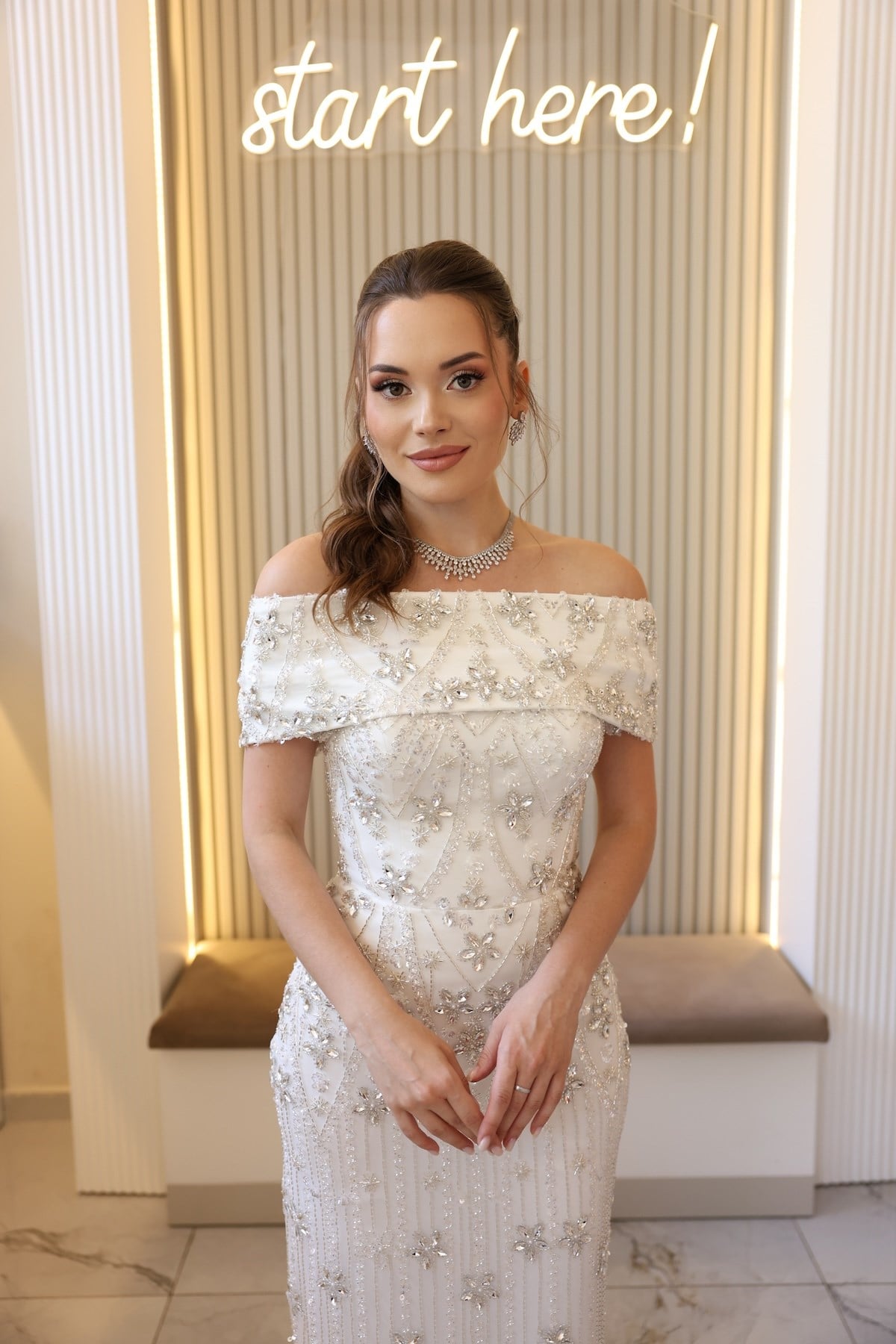 TheElsa | Laura Kalem Beyaz Dantel Nikah Nişan Söz ElbisesiBEYAZ DANTEL ELBİSELERLaura Kalem Beyaz Dantel Nikah Nişan Söz Elbisesi