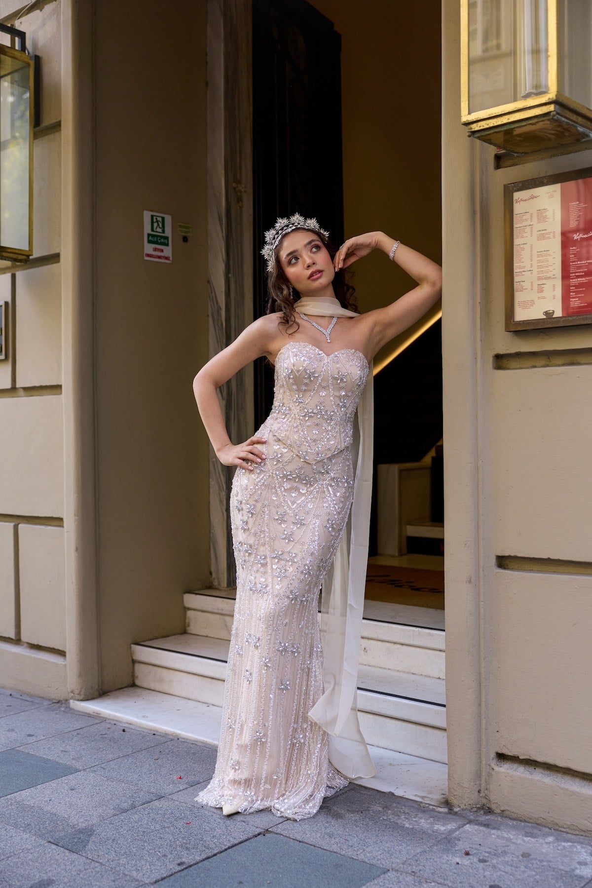 TheElsa | Hera Laura Kalp Yaka Bej Dantel Balık Korse Etek Nikah Nişan Söz ElbisesiRENKLİ DANTEL ELBİSELERLaura Kalp Yaka Bej Dantel Balık Korse Etek Nikah Nişan Söz Elbisesi