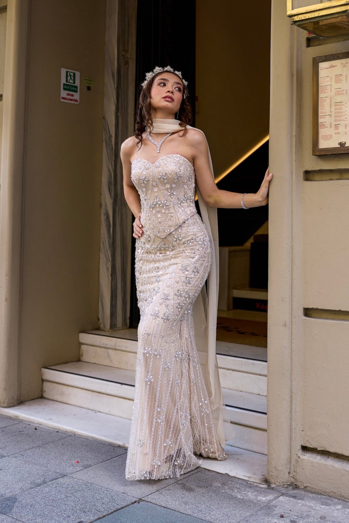 TheElsa | Hera Laura Kalp Yaka Bej Dantel Balık Korse Etek Nikah Nişan Söz ElbisesiRENKLİ DANTEL ELBİSELERLaura Kalp Yaka Bej Dantel Balık Korse Etek Nikah Nişan Söz Elbisesi