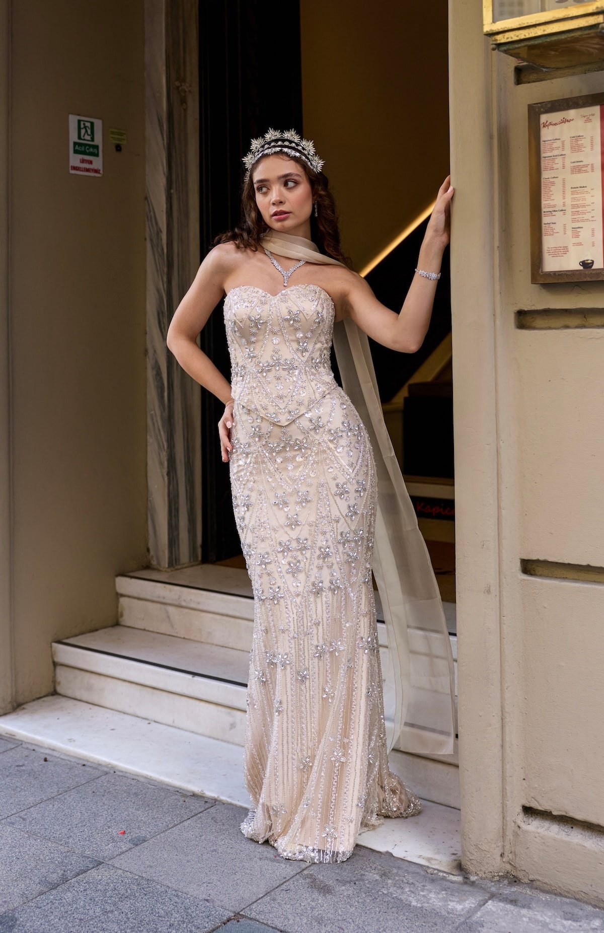 TheElsa | Hera Laura Kalp Yaka Bej Dantel Balık Korse Etek Nikah Nişan Söz ElbisesiRENKLİ DANTEL ELBİSELERLaura Kalp Yaka Bej Dantel Balık Korse Etek Nikah Nişan Söz Elbisesi
