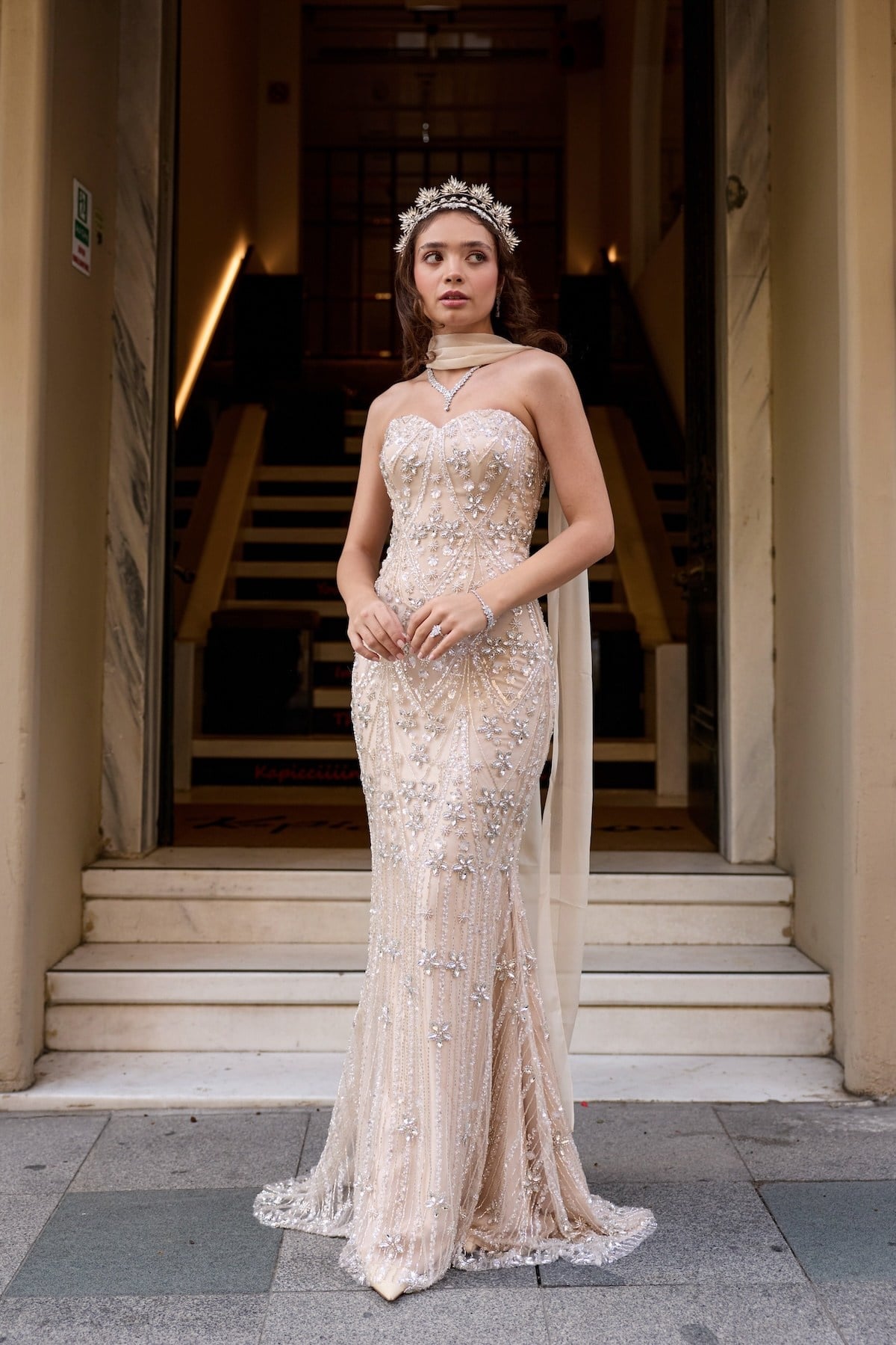 TheElsa | Hera Laura Kalp Yaka Bej Dantel Balık Korse Etek Nikah Nişan Söz ElbisesiRENKLİ DANTEL ELBİSELERLaura Kalp Yaka Bej Dantel Balık Korse Etek Nikah Nişan Söz Elbisesi
