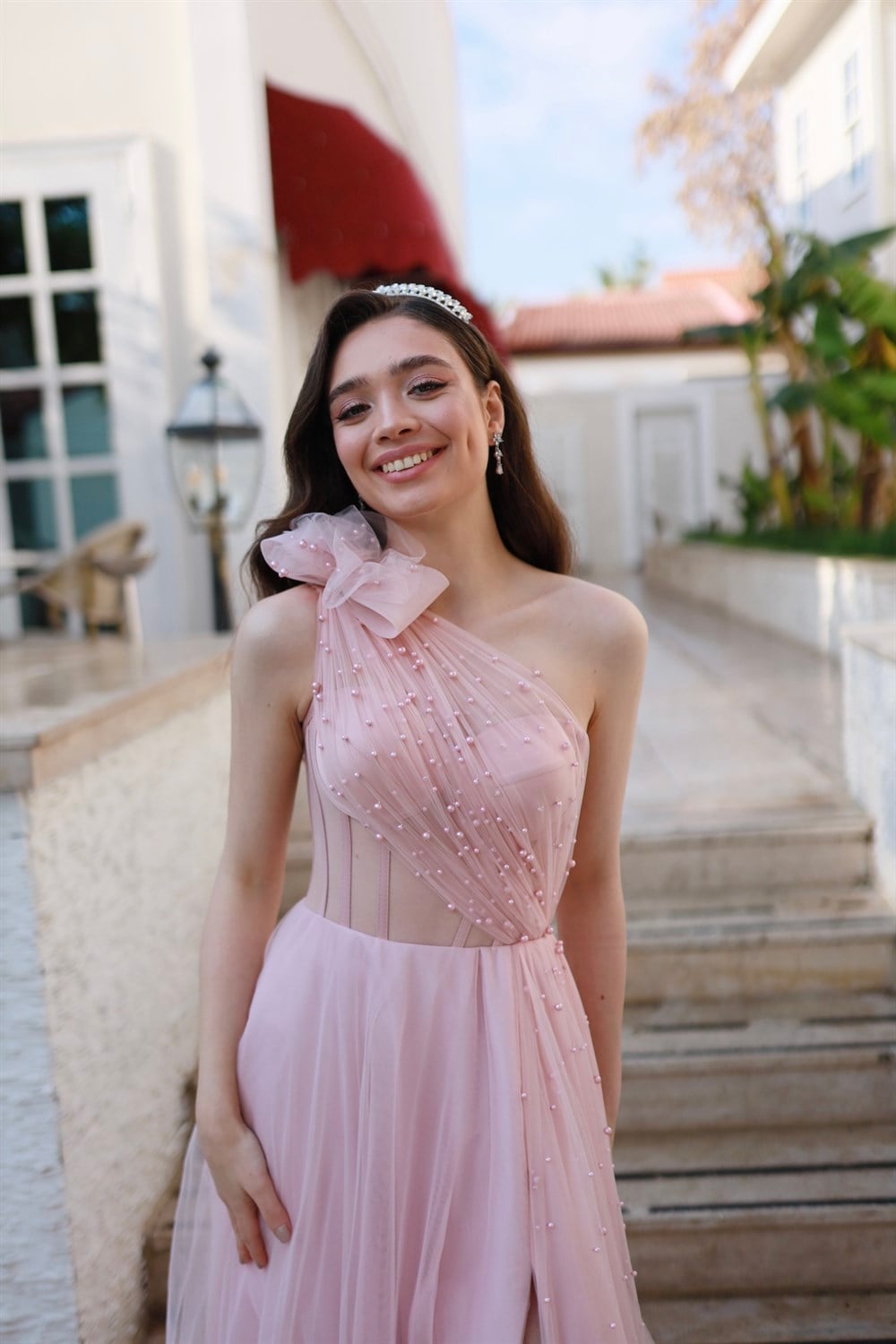 TheElsa | GİYİM | TAKI | Lavien Pudra Pembe İncili Özel Tasarım Yırtmaçlı Uzun Abiye ElbiseELBİSELavien Pudra Pembe İncili Özel Tasarım Yırtmaçlı Uzun Abiye Elbise