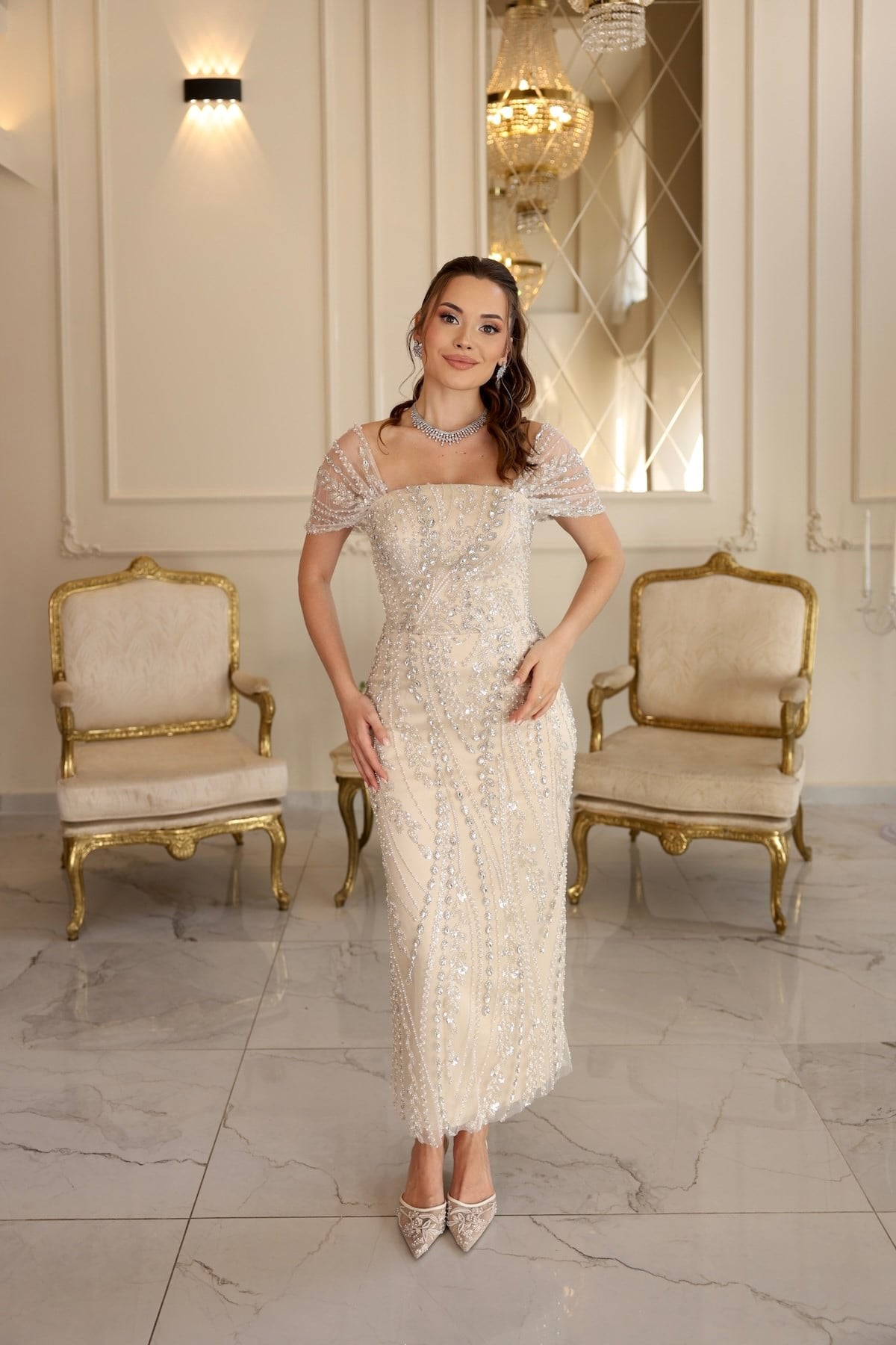 TheElsa | LİVA KALEMBEYAZ DANTEL ELBİSELERLiva Beyaz Bej Kalem Bant Bolero Nişan Elbisesi