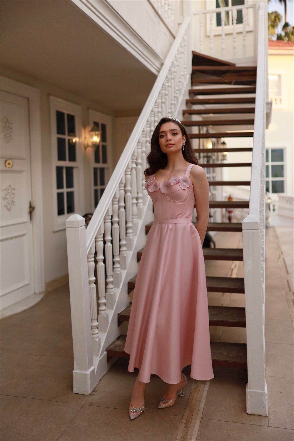 TheElsa | GİYİM | TAKI | Maria Pudra Pembe Saten Özel Tasarım Abiye ElbiseELBİSEMaria Pudra Pembe Saten Özel Tasarım Abiye Elbise