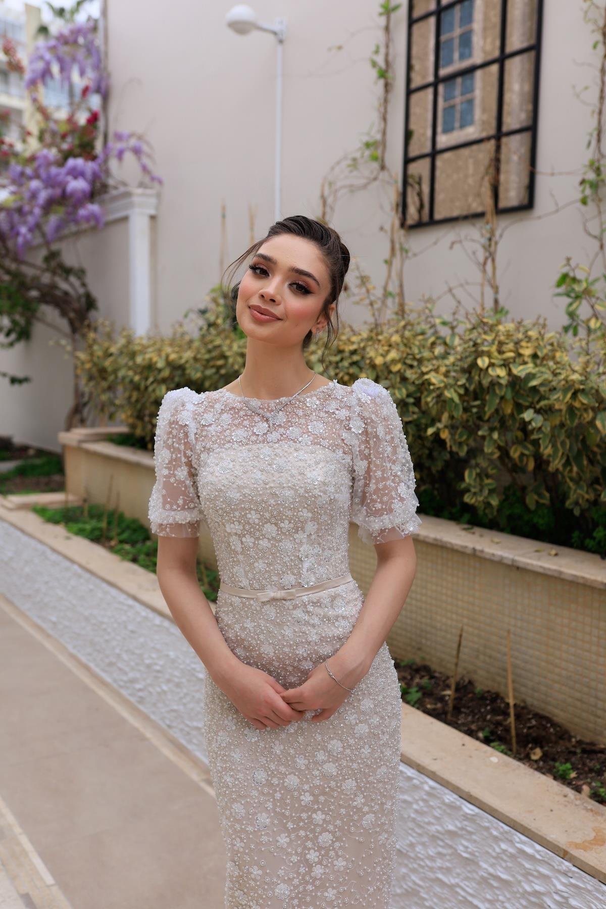 TheElsa | Mathilda Bej Beyaz Dantel Balon Kol Kalem Özel Tasarım Nişan Abiye ElbiseÖZEL ÜRETİM TASARIM ELBİSELERMathilda Bej Beyaz Dantel Balon Kol Kalem Özel Tasarım Nişan Abiye Elbise