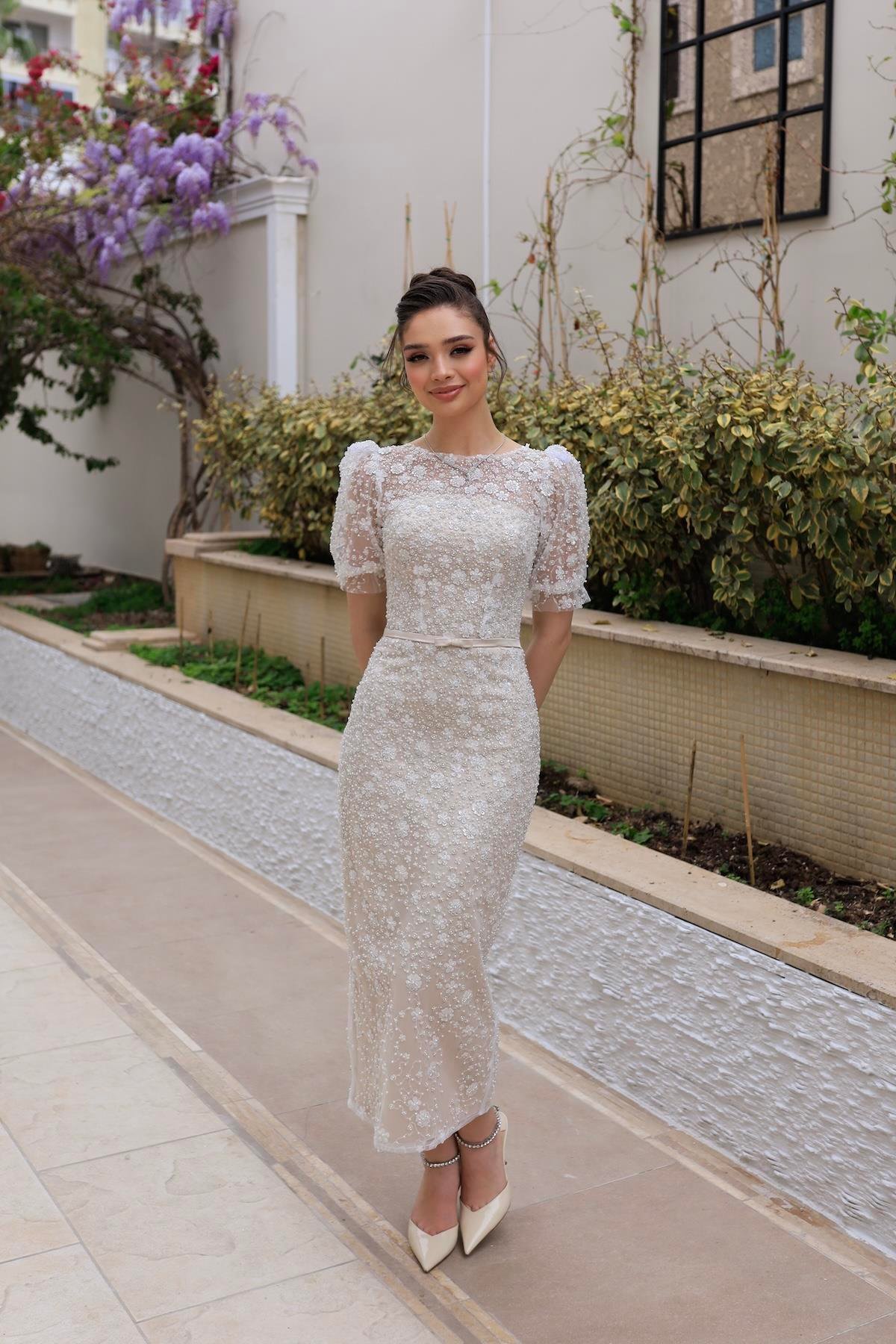 TheElsa | Mathilda Bej Beyaz Dantel Balon Kol Kalem Özel Tasarım Nişan Abiye ElbiseÖZEL ÜRETİM TASARIM ELBİSELERMathilda Bej Beyaz Dantel Balon Kol Kalem Özel Tasarım Nişan Abiye Elbise