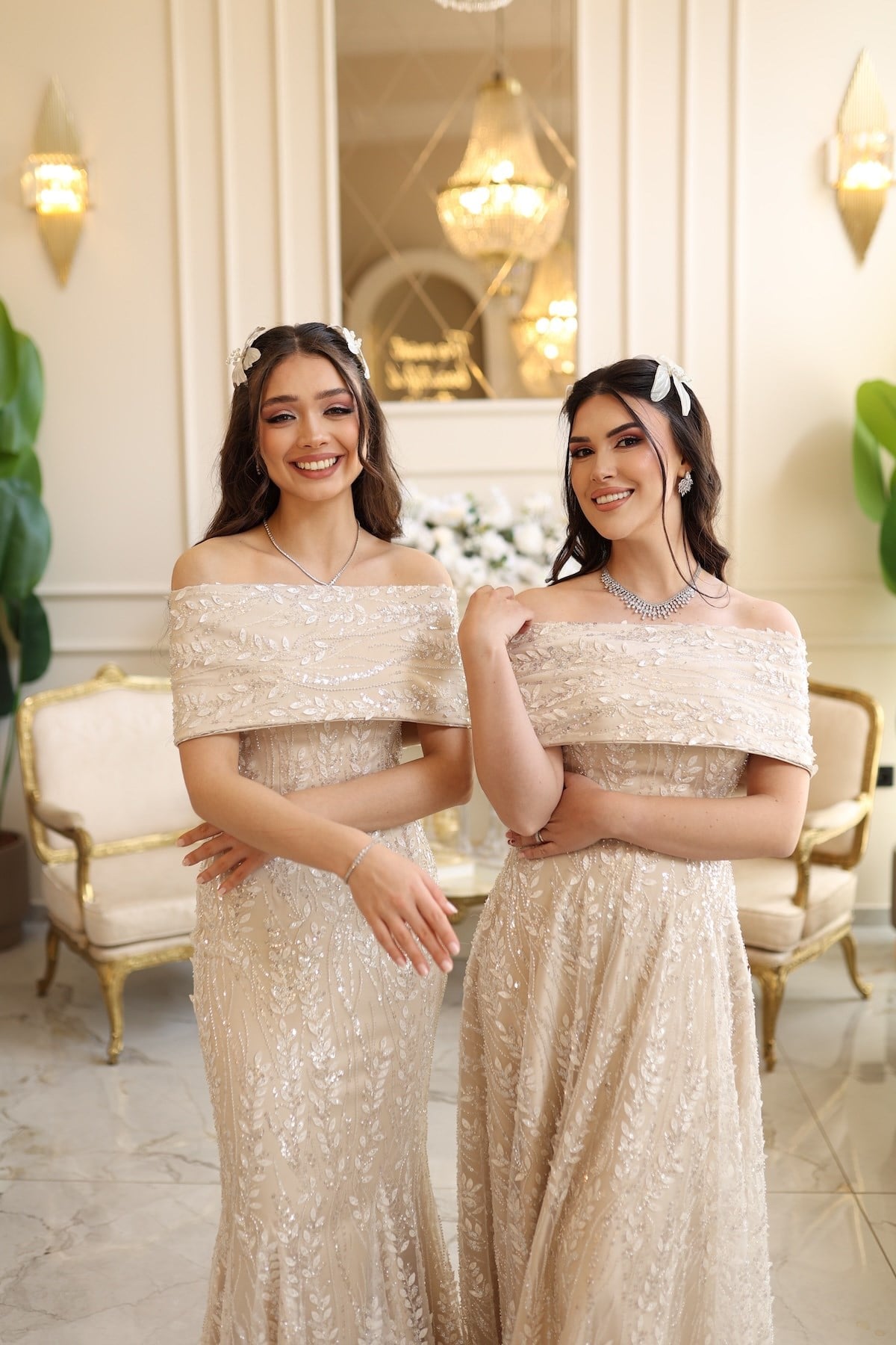 TheElsa | Miranda Maksi Beyaz ÇiçekliBEYAZ DANTEL ELBİSELERMiranda Maksi Beyaz Çiçekli Özel Tasarım Dantel Abiye Elbise