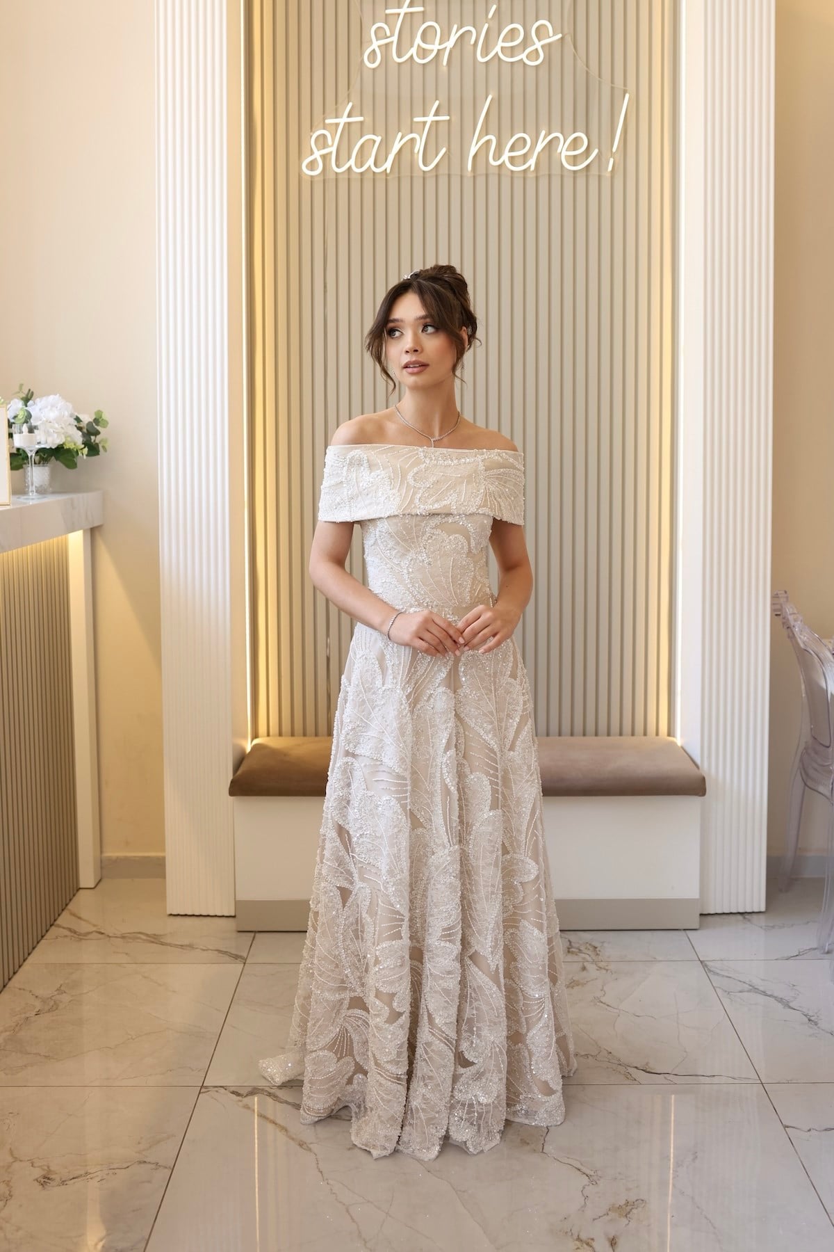 TheElsa | Nadia Prenses Bej Beyaz Maxi Dantel Nikah Nişan Söz ElbisesiBEYAZ DANTEL ELBİSELERNadia Prenses Bej Beyaz Maxi Dantel Nikah Nişan Söz Elbisesi