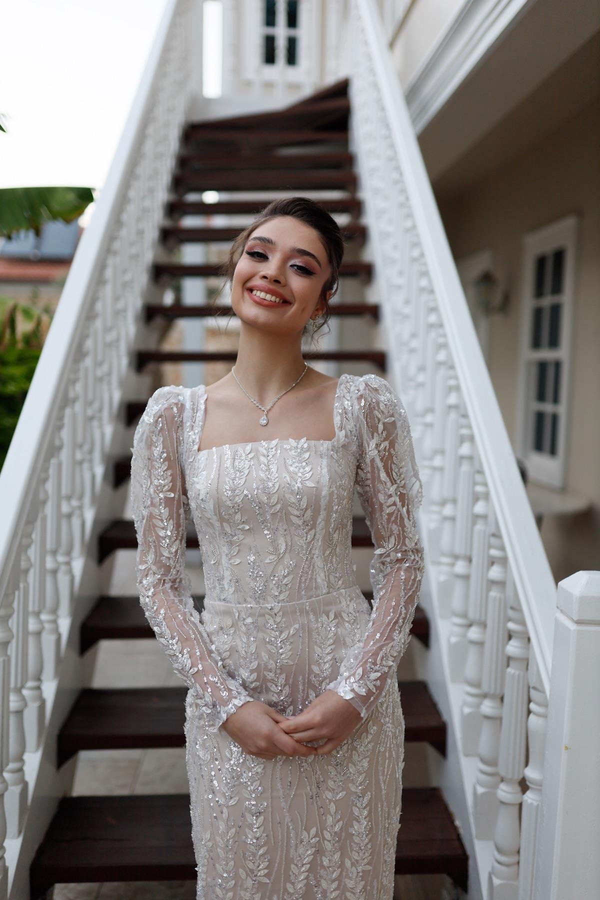 TheElsa | Özel Tasarım Abiye Elbiseler | Nastya Midi Boy Özel Tasarım Dantel Abiye ElbiseÖZEL ÜRETİM TASARIM ELBİSELERNastya Midi Boy Özel Tasarım Dantel Abiye Elbise