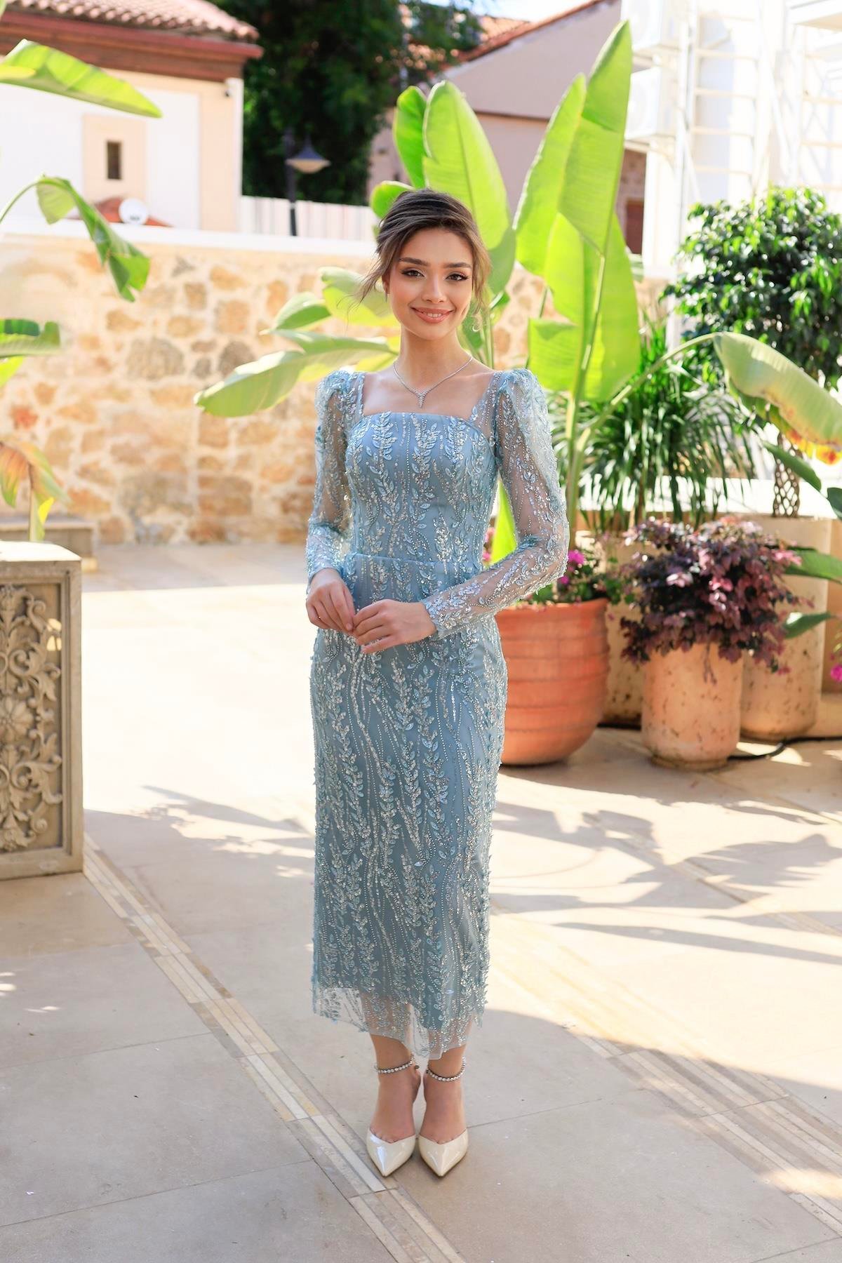 TheElsa | NASTYA YEŞİL RENKLİ DANTEL ELBİSELERNastya Yeşil Midi Boy Özel Tasarım Dantel Abiye Elbise