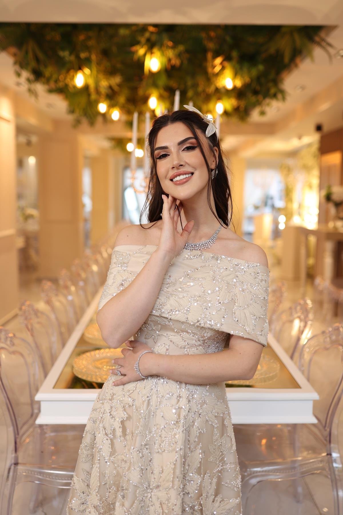TheElsa | ARES PRENSES BEJRENKLİ DANTEL ELBİSELERPrenses Ares Bej Çiçekli Özel Tasarım Dantel Nişan Nikah Elbise