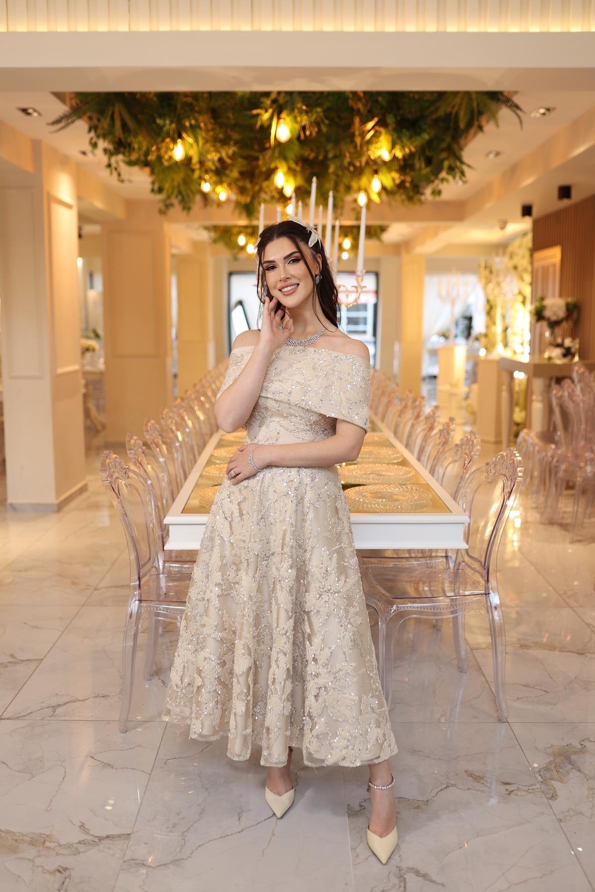TheElsa | ARES PRENSES BEJRENKLİ DANTEL ELBİSELERPrenses Ares Bej Çiçekli Özel Tasarım Dantel Nişan Nikah Elbise