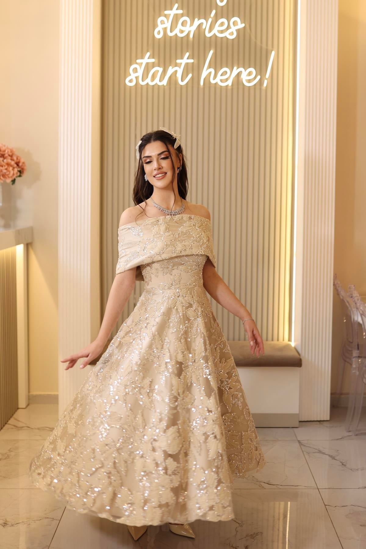 TheElsa | ARES PRENSES BEJRENKLİ DANTEL ELBİSELERPrenses Ares Bej Çiçekli Özel Tasarım Dantel Nişan Nikah Elbise