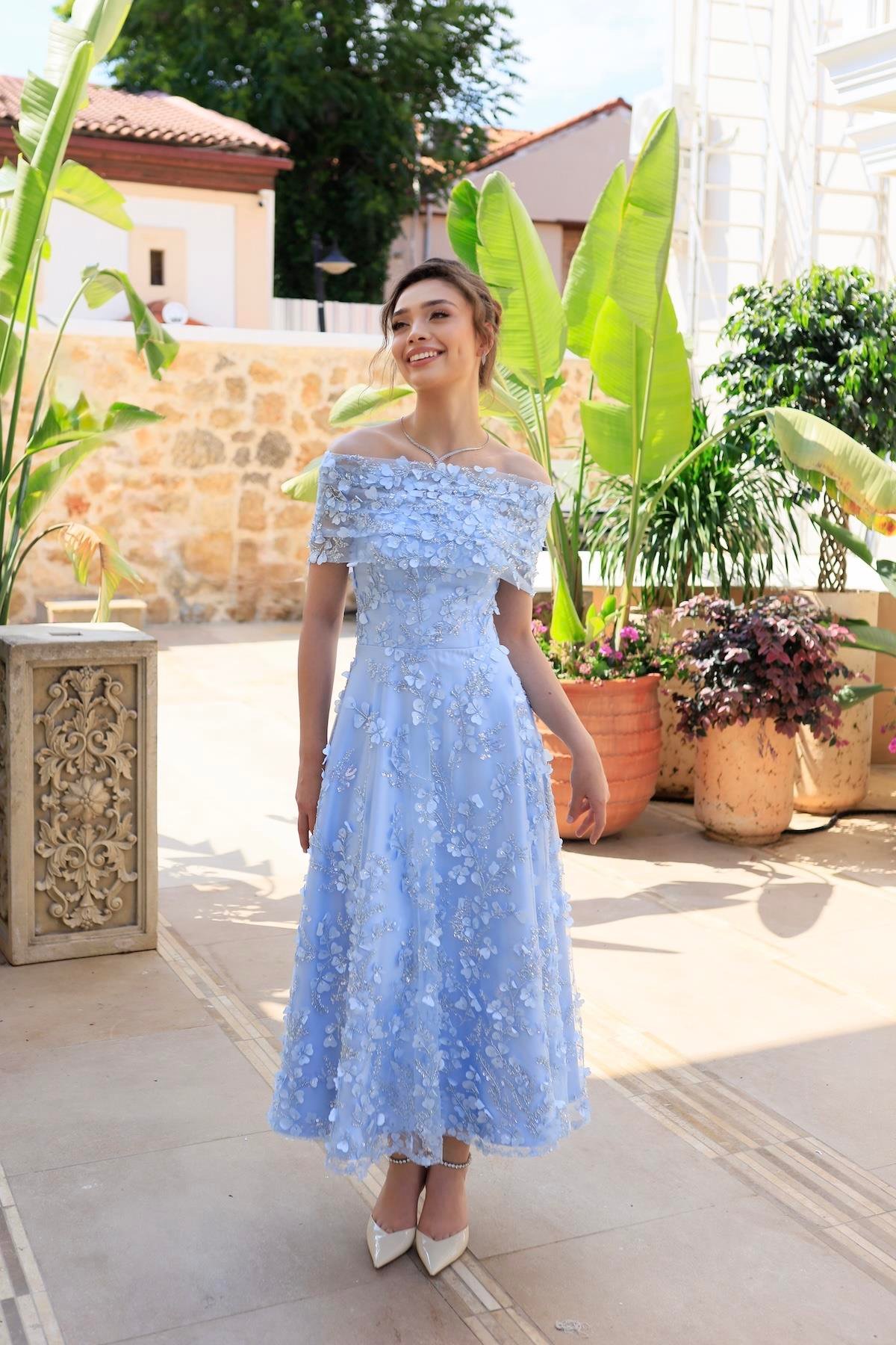 TheElsa | Kişiye Özel Üretim Abiye Elbise | Prenses Lavinya Bebek Mavi Çiçekli Özel Tasarım Dantel Abiye ElbiseDANTEL ELBİSELERPrenses Lavinya Bebek Mavi Çiçekli Özel Tasarım Dantel Abiye Elbise