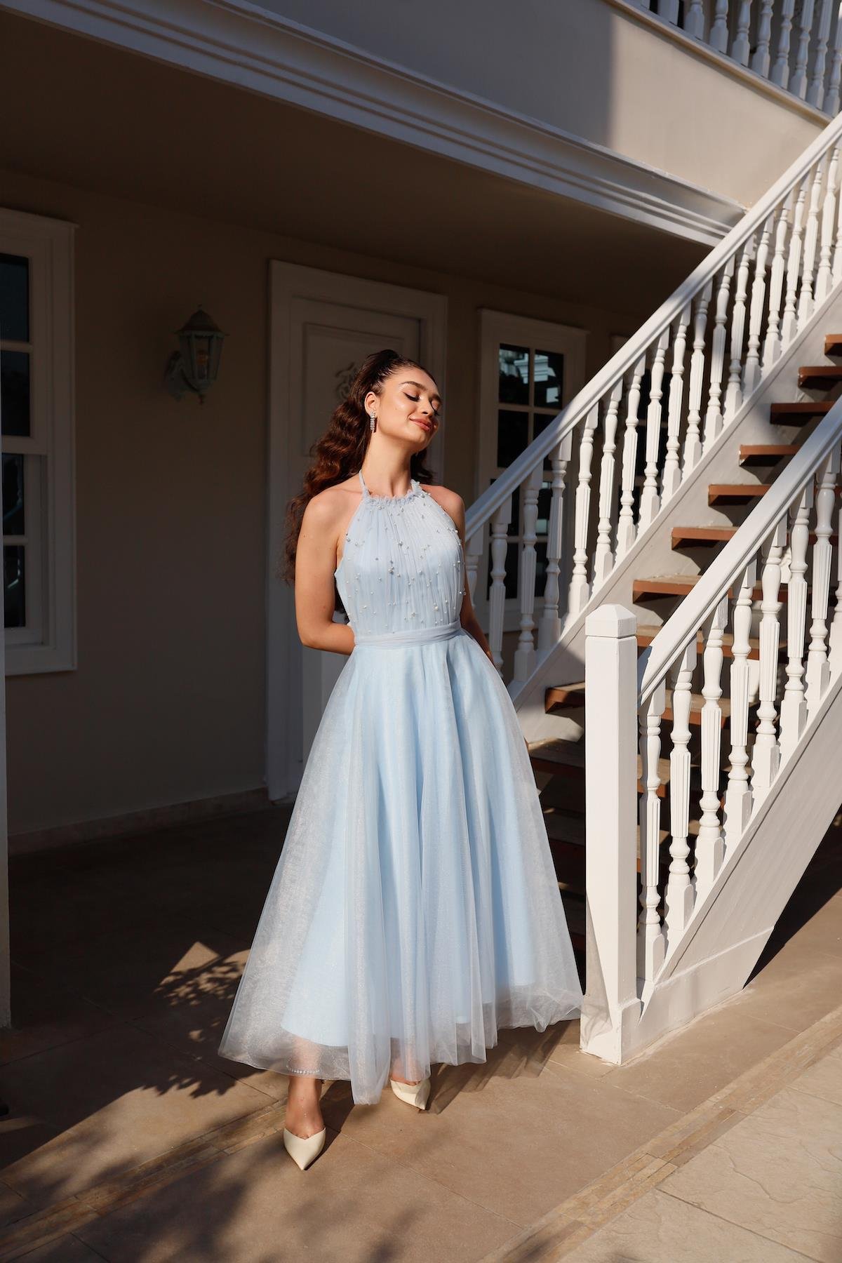 TheElsa | GİYİM | TAKI | Santa İncili Bebek Mavi Özel Tasarım Abiye ElbiseÖZEL ÜRETİM ELBİSESanta Baby Blue Special Design Evening Dress with Pearls