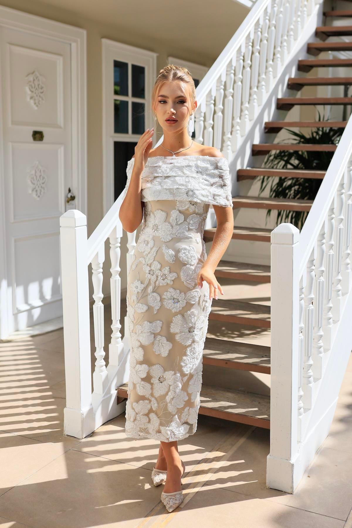 TheElsa | Sindirella Kalem Beyaz Dantel BoleroSİNDİRELLA COLLECTİONSindirella Kalem Beyaz Bej Dantel Bolero Çiçekli Özel Tasarım Dantel Abiye Elbise