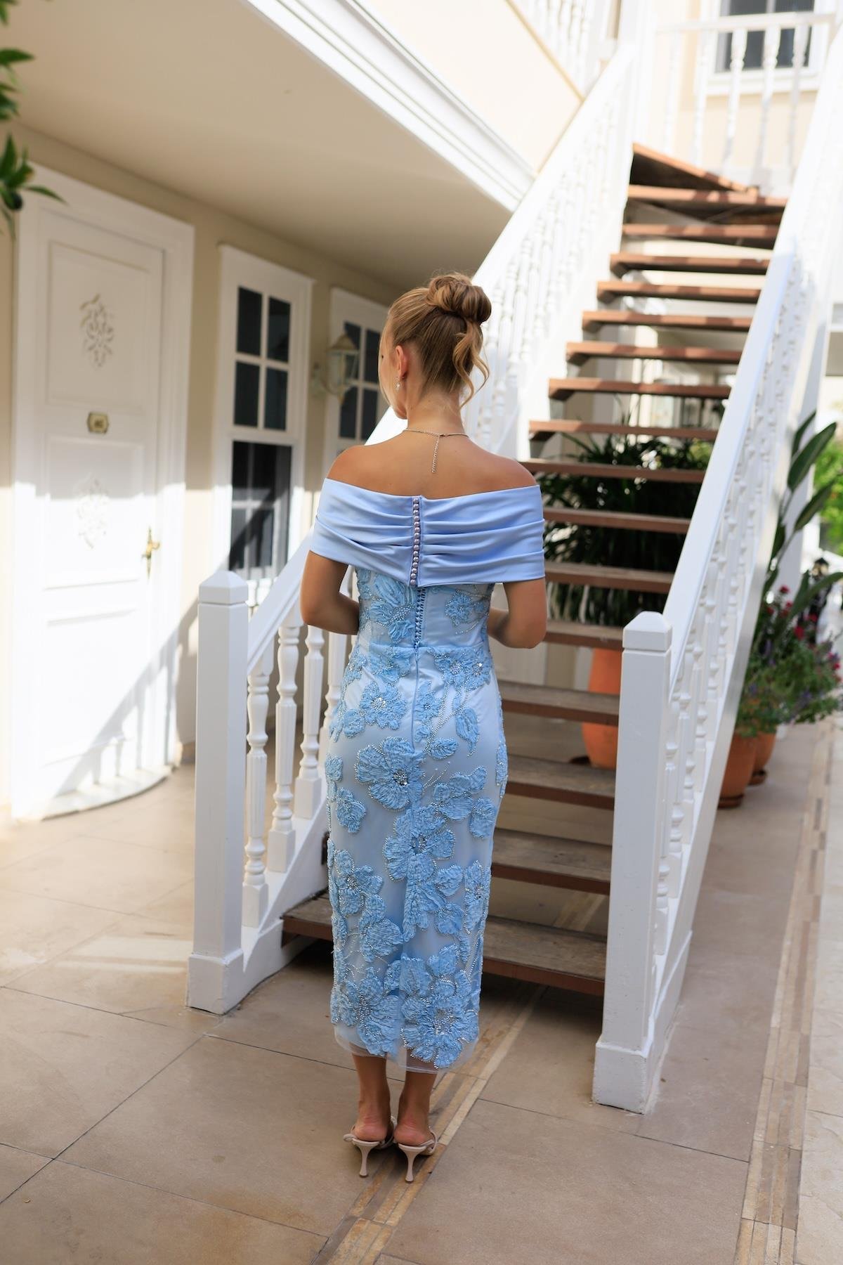TheElsa | Sindirella Kalem Mavi Saten BoleroSİNDİRELLA COLLECTİONSindirella Kalem Mavi Saten Bolero Çiçekli Özel Tasarım Dantel Abiye Elbise