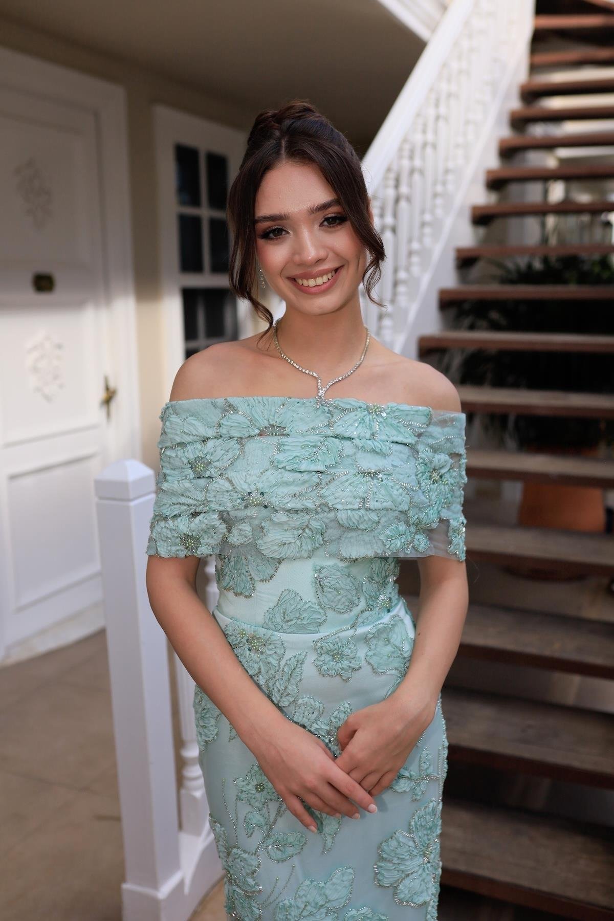 TheElsa | Sindirella Kalem Mint Yeşil Dantel BoleroSİNDİRELLA COLLECTİONSindirella Kalem Mint Yeşil Dantel Bolero Çiçekli Özel Tasarım Dantel Abiye Elbise