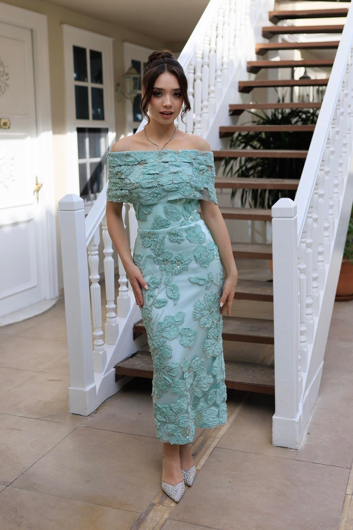 TheElsa | Sindirella Kalem Mint Yeşil Dantel BoleroSİNDİRELLA COLLECTİONSindirella Kalem Mint Yeşil Dantel Bolero Çiçekli Özel Tasarım Dantel Abiye Elbise
