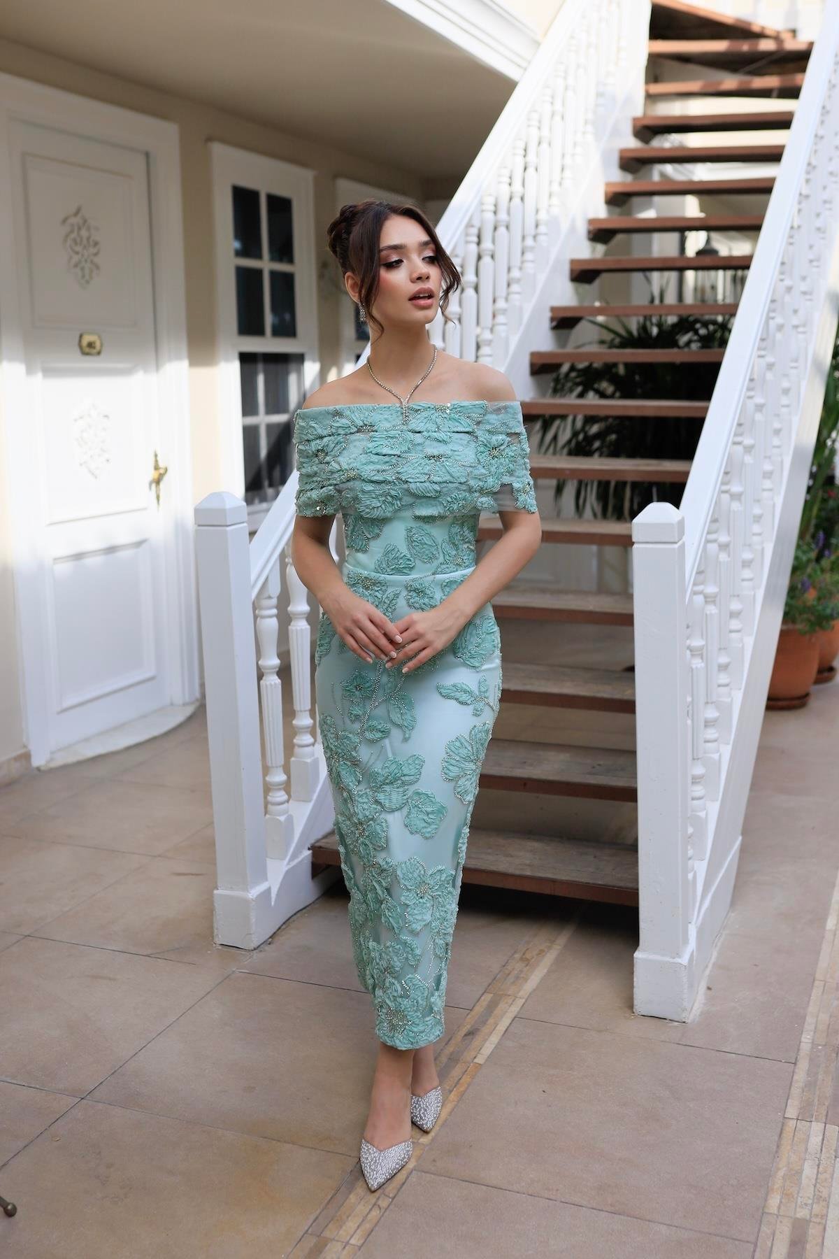 TheElsa | Sindirella Kalem Mint Yeşil Dantel BoleroSİNDİRELLA COLLECTİONSindirella Kalem Mint Yeşil Dantel Bolero Çiçekli Özel Tasarım Dantel Abiye Elbise
