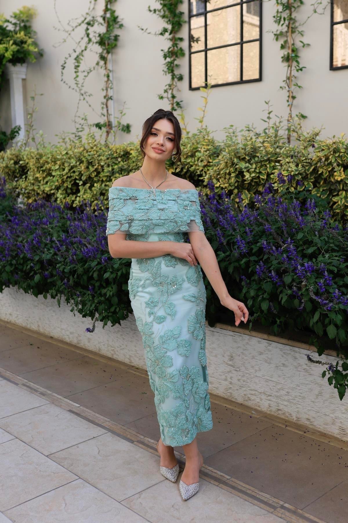 TheElsa | Sindirella Kalem Mint Yeşil Dantel BoleroSİNDİRELLA COLLECTİONSindirella Kalem Mint Yeşil Dantel Bolero Çiçekli Özel Tasarım Dantel Abiye Elbise